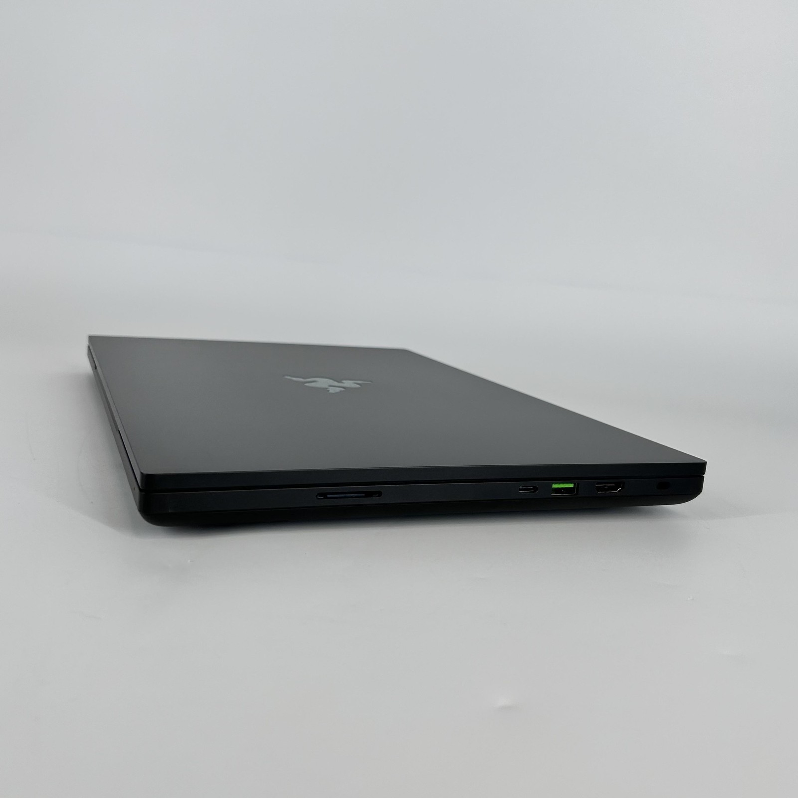 Razer Blade 16 240Hz QHD+ 2.2 GHz i9-14900HX 32GB 1TB SSD RTX 4070 Excellent