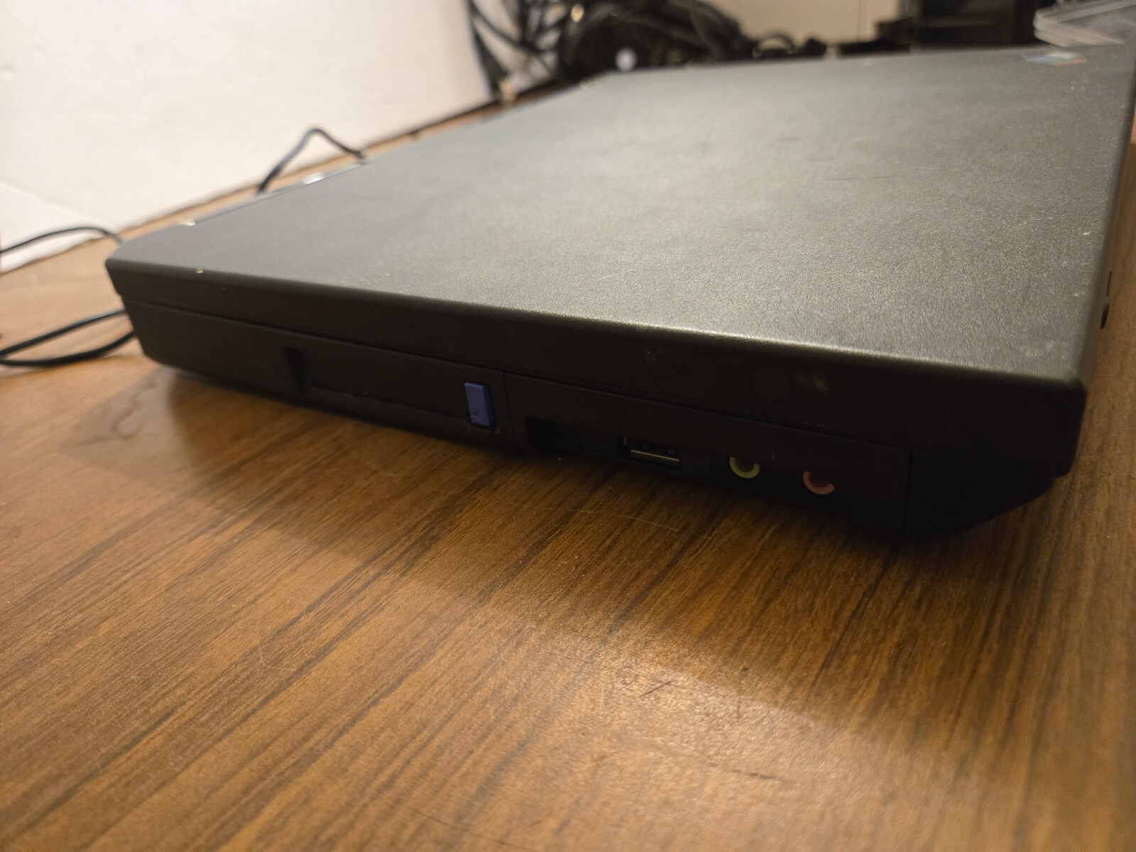 Lenovo ThinkPad R31 13.3″ Laptop Pentium III @1.13GHz 256MB RAM 20GB HDD No OS