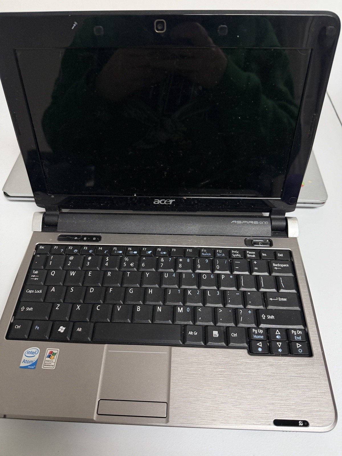 Acer Aspire One 10.1″ Laptop KAV10 No Cords For Parts