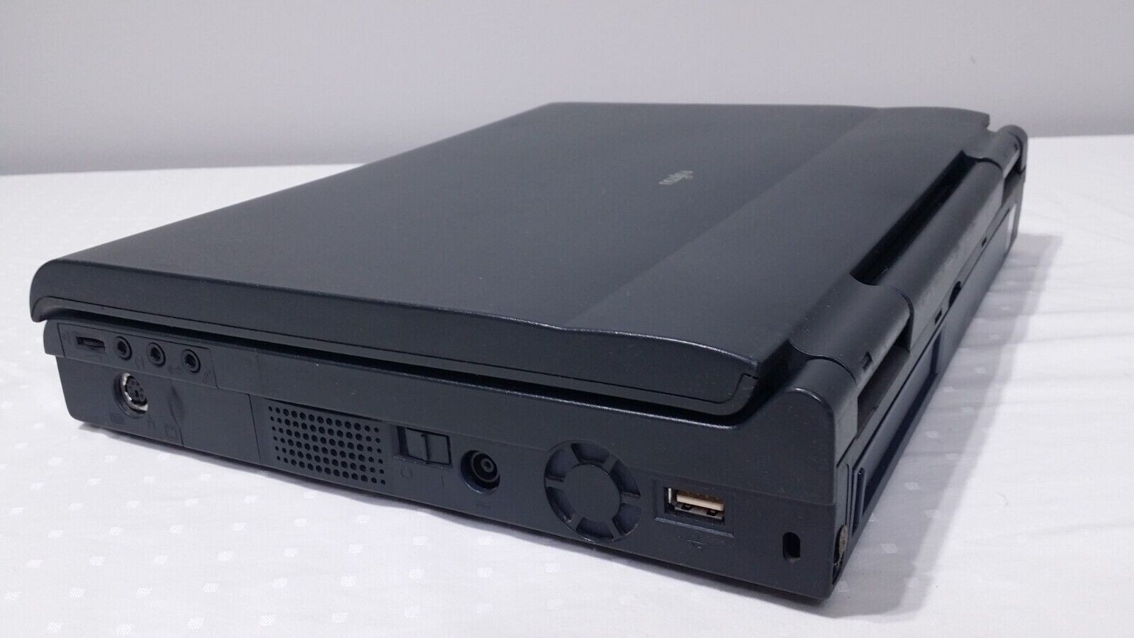 Fujitsu 166MHz MMX 32MB 1.6GB HDD USB CD Windows 95 98SE or 2000 Grade A Vintage