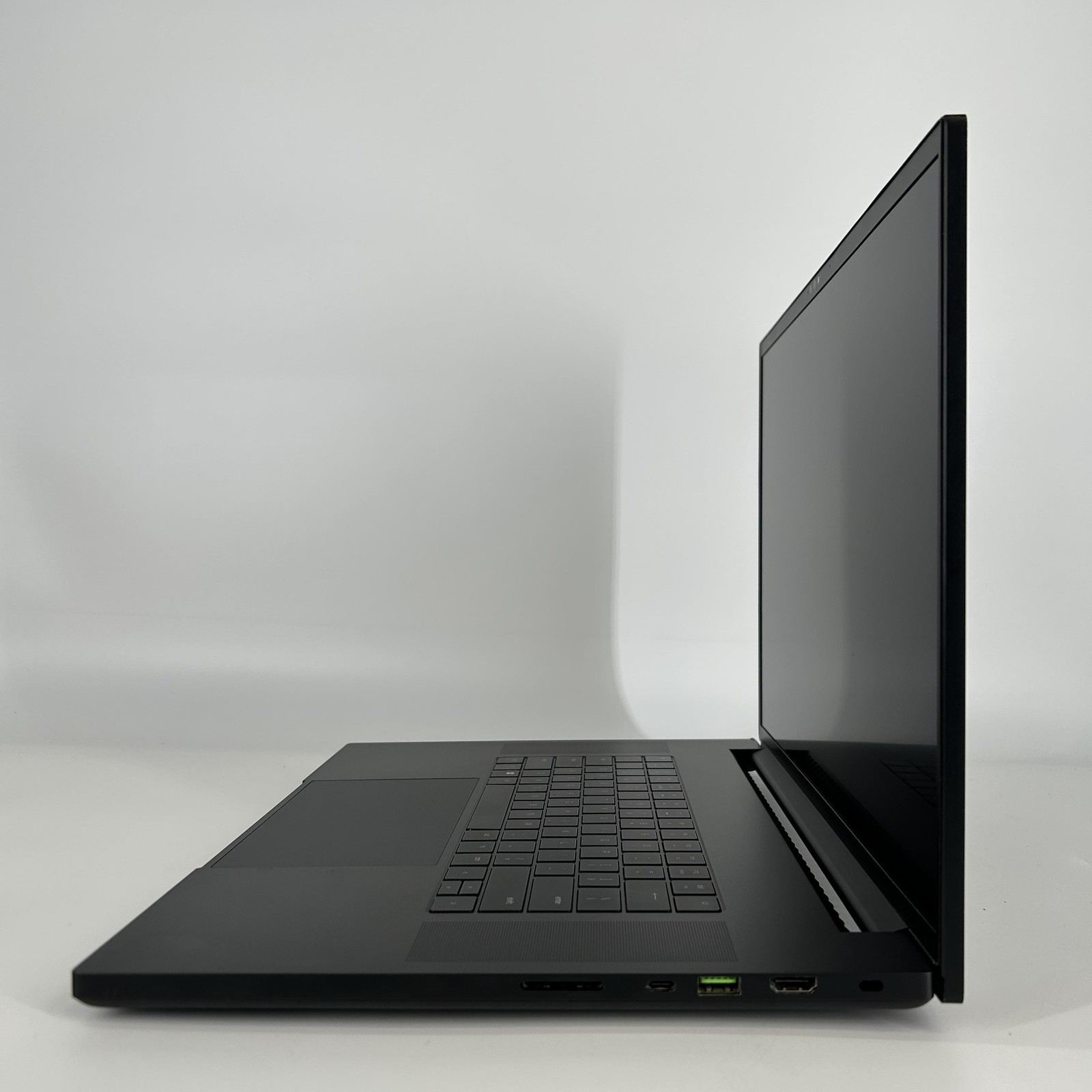 Razer Blade 18 240Hz QHD+ 2.2 GHz i9-13980HX 64GB 2TB RTX 4090 – THERMAL ISSUE