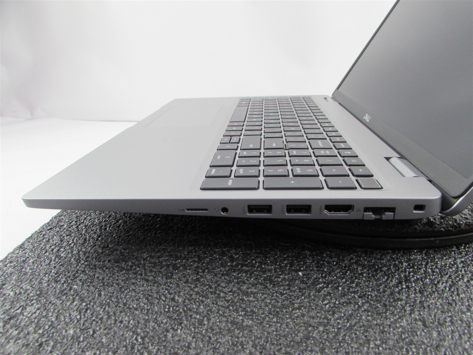 DELL LATITUDE 5520 1920X1080 FHD CORE I7-1185G7 NO SSD NO RAM NO O.S