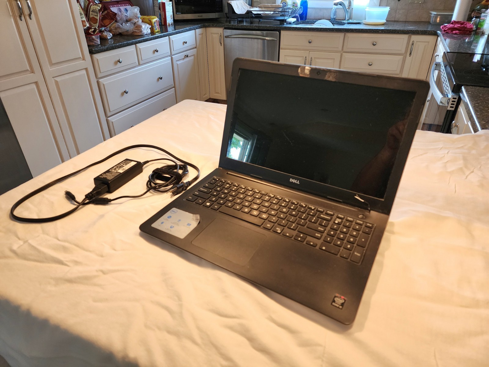 Dell Inspiron 15 5547 15.6″ i5-4210U 8GB RAM 1TB HDD – WORKS – NEEDS HINGE