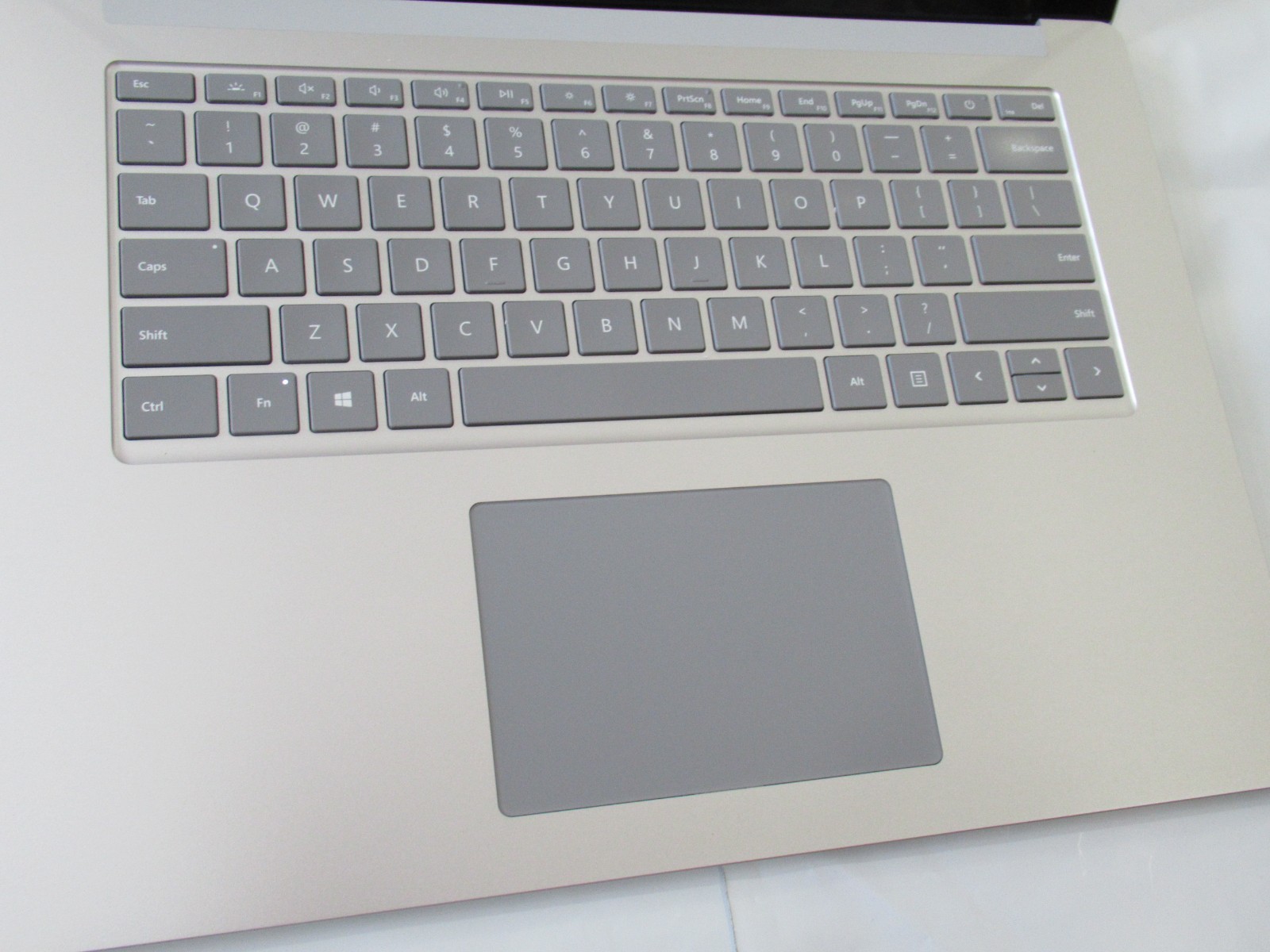 MS Surface laptop 3 Ryzen 5 2.10ghz 8gb 256ssd AMD Radeon Vega 9 Graphics