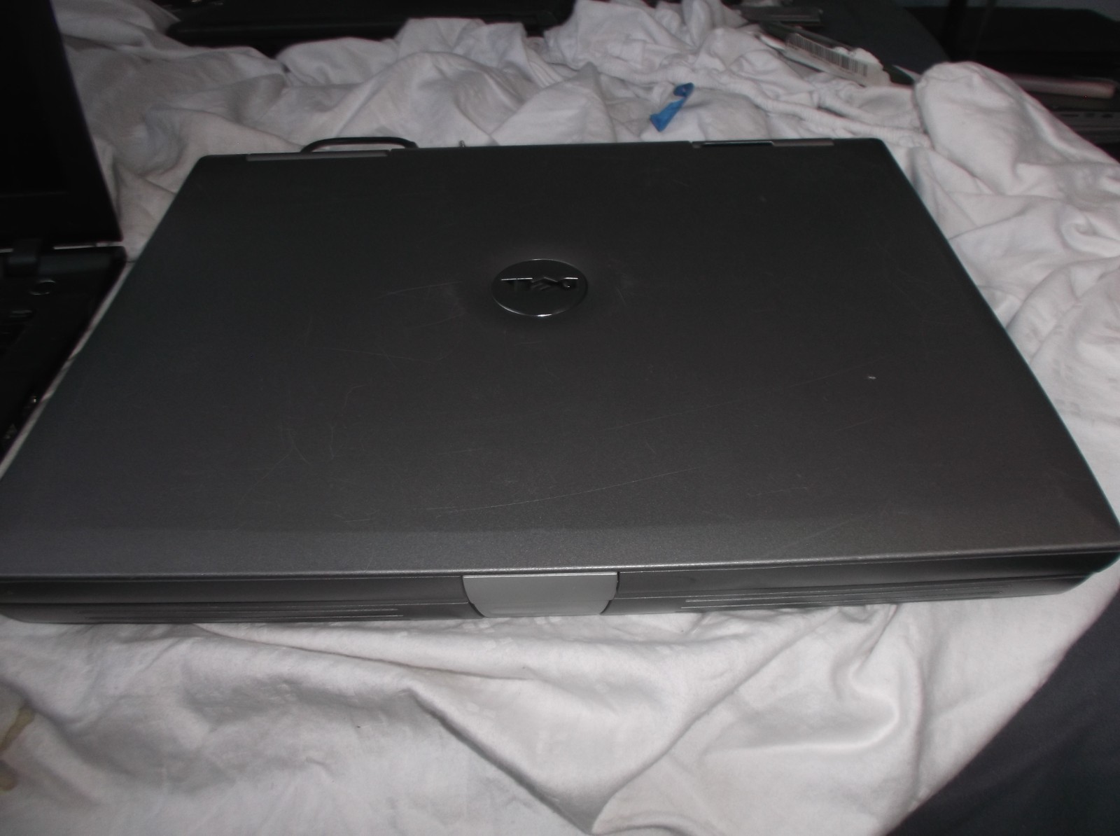 Dell Latitude D800 15.4″ Laptop / Windows XP. 1600MHz / 1 GB Ram 40GB HD