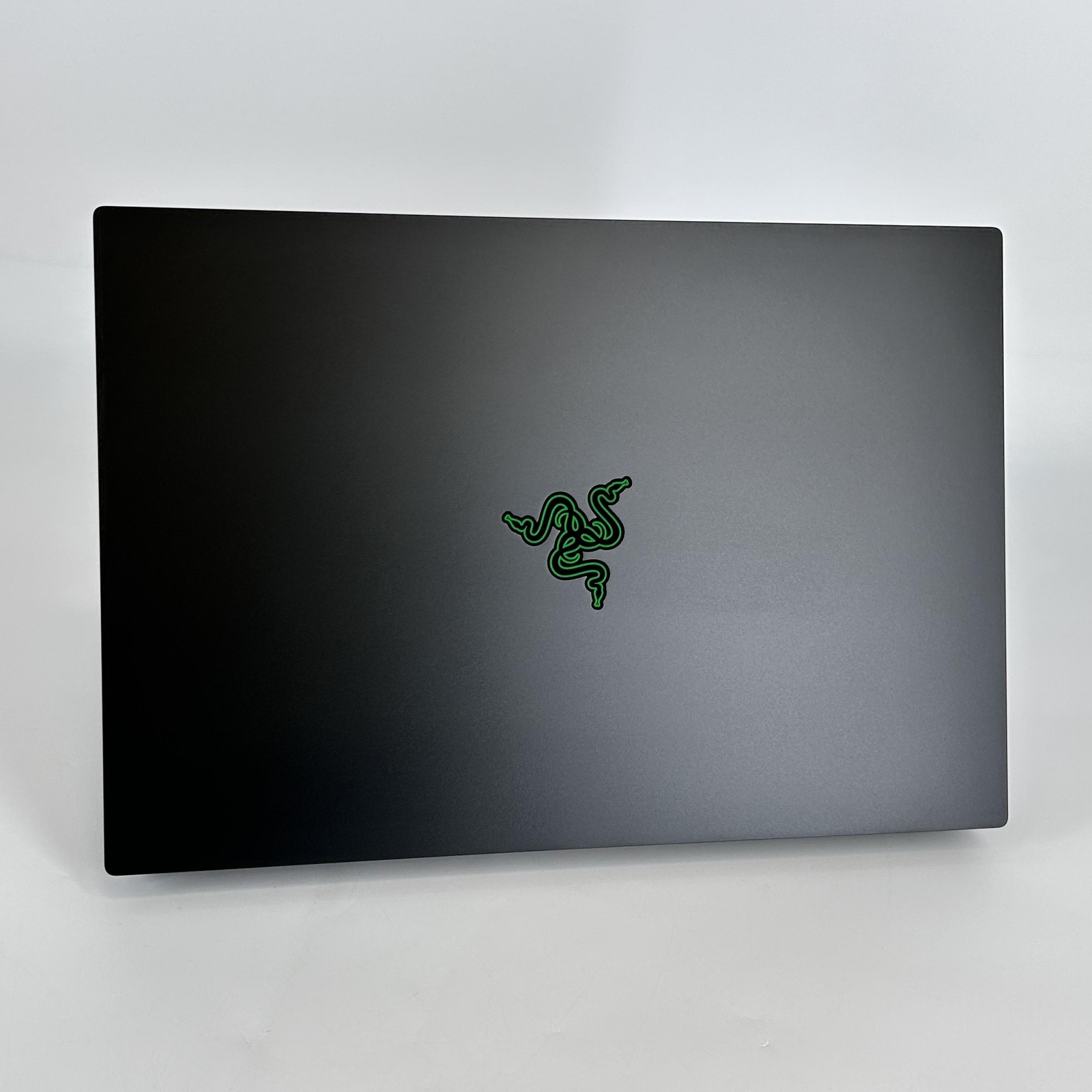 Razer Blade 16 240Hz QHD+ 2.2 GHz i9-14900HX 32GB 1TB SSD RTX 4070 Excellent