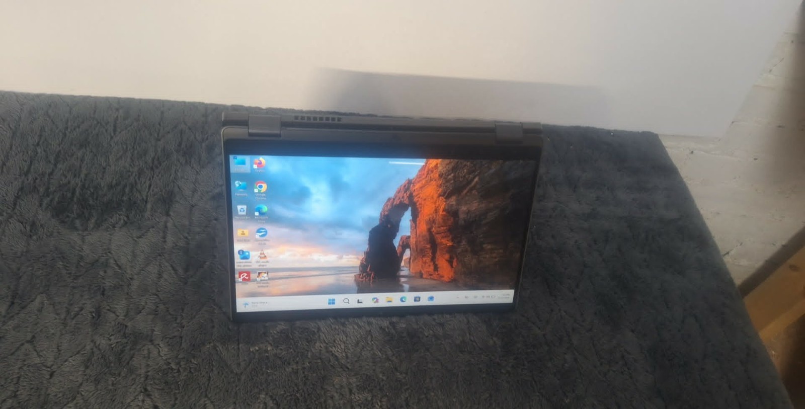Dell Latitude Core i7/11.6″ Touchscreen 2-in-1/ 16GB DDR4/128GB/256GB NVMe SSD