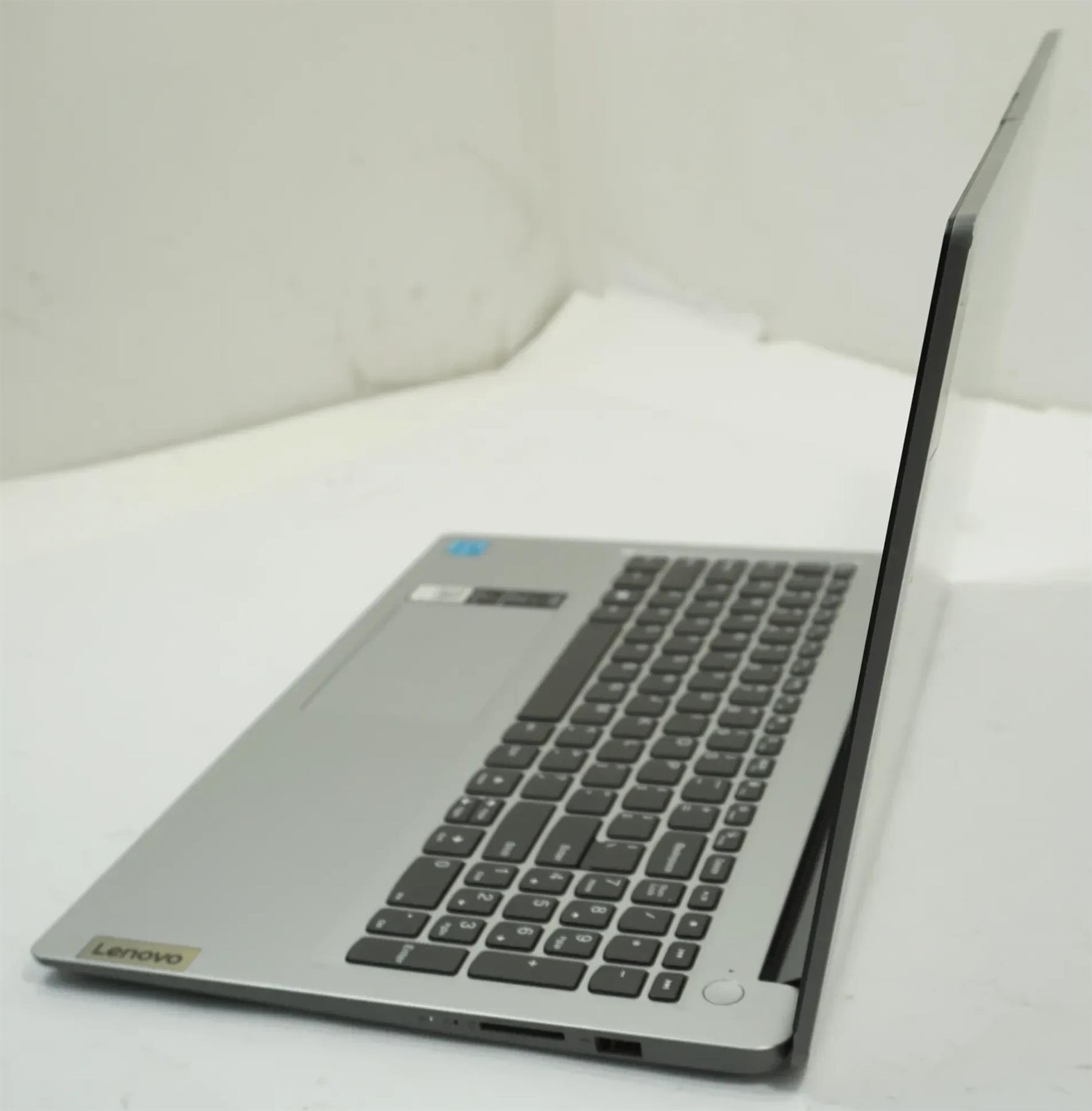 Lenovo 82LX IdeaPad 1 15.6″ FHD Intel Pentium Silver N6000 1.10GHz 4GB 128GB