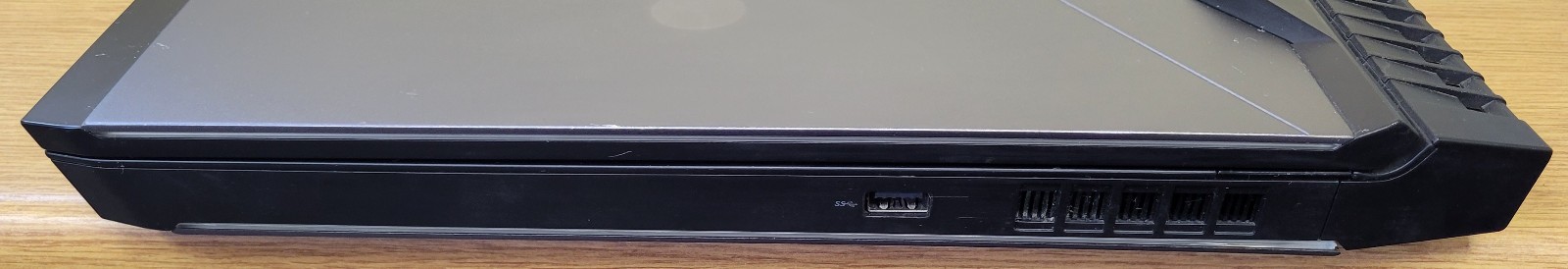 Dell Alienware 17 R5 P31E i9-8950HK 2.90GHz 32GB 256GB NVMe Gtx 1080 No OS/HDD