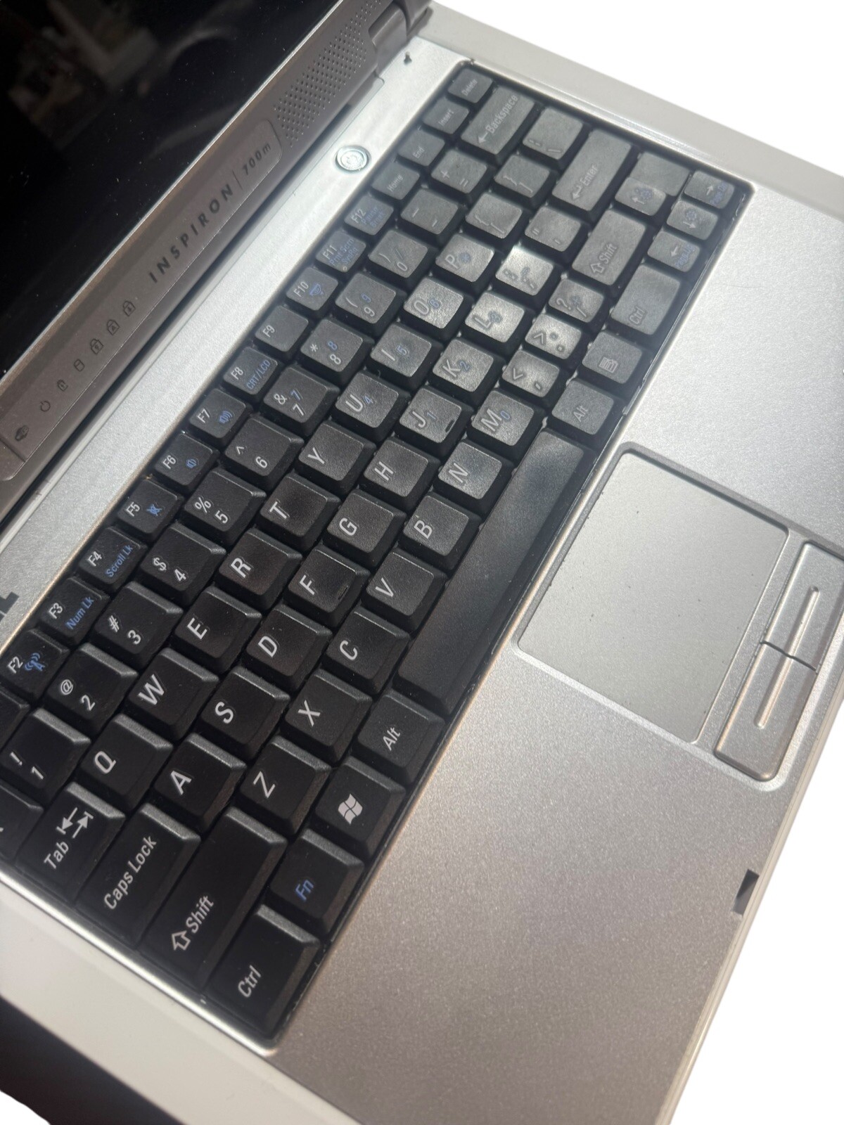 Dell Inspiron 700m 12.3″ Intel Pentium M 745 1600 MHz 1 GB RAM 0 GB HDD