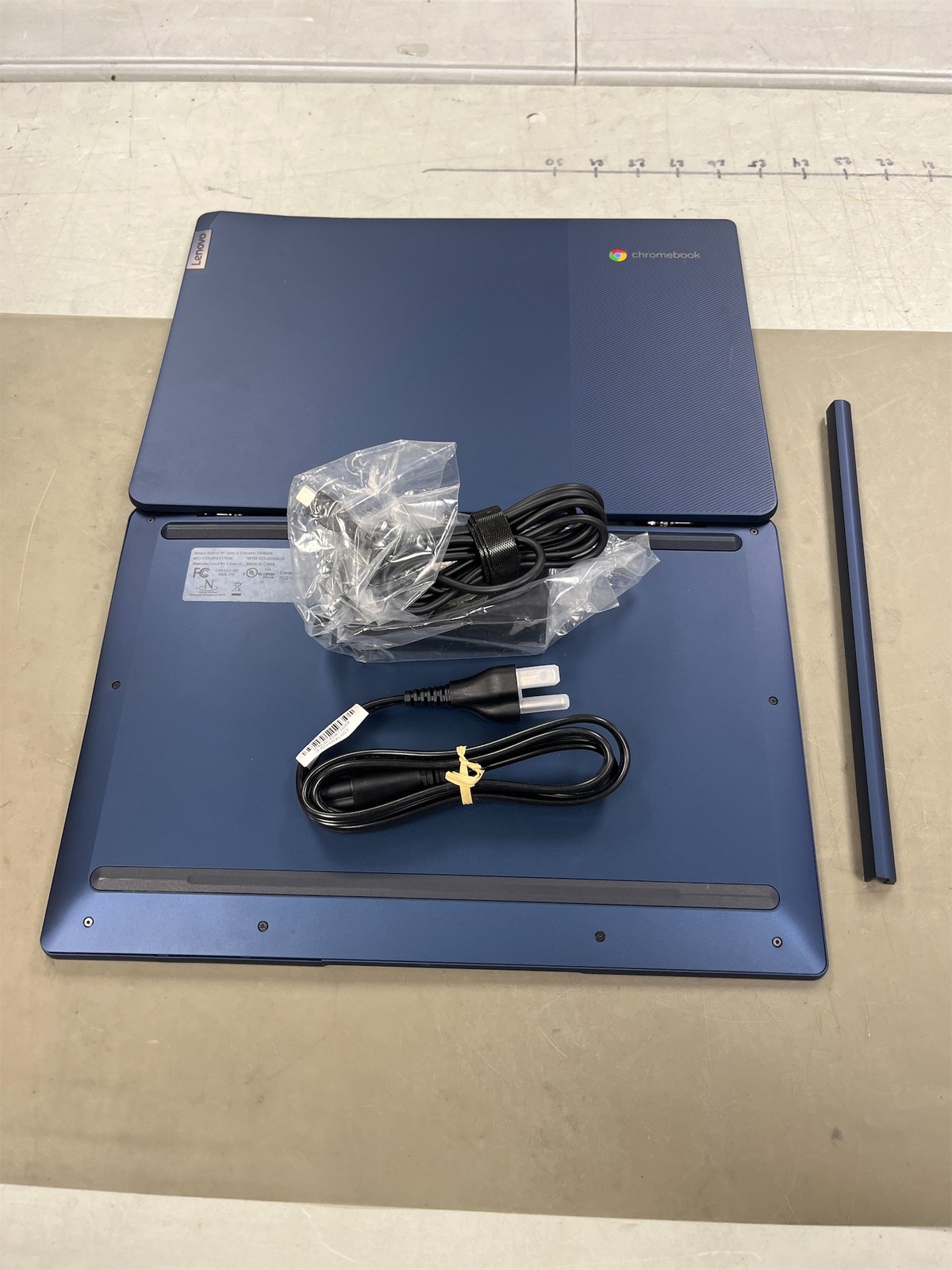LENOVO IDEAPAD SLIM 3 *For Parts*