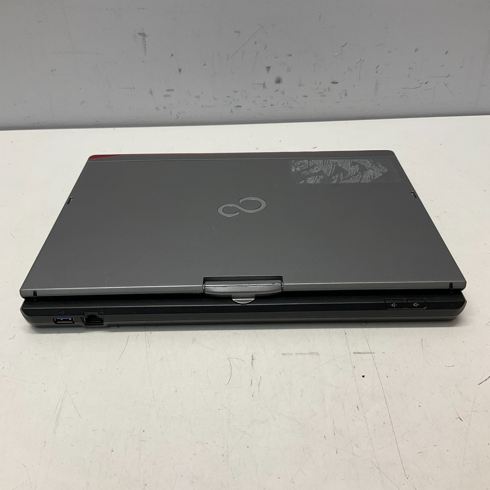 Fujitsu Lifebook T726 2-in-1 12.5″ Intel Core i5-6200U 2.3GHz 8GB RAM 128GB SSD