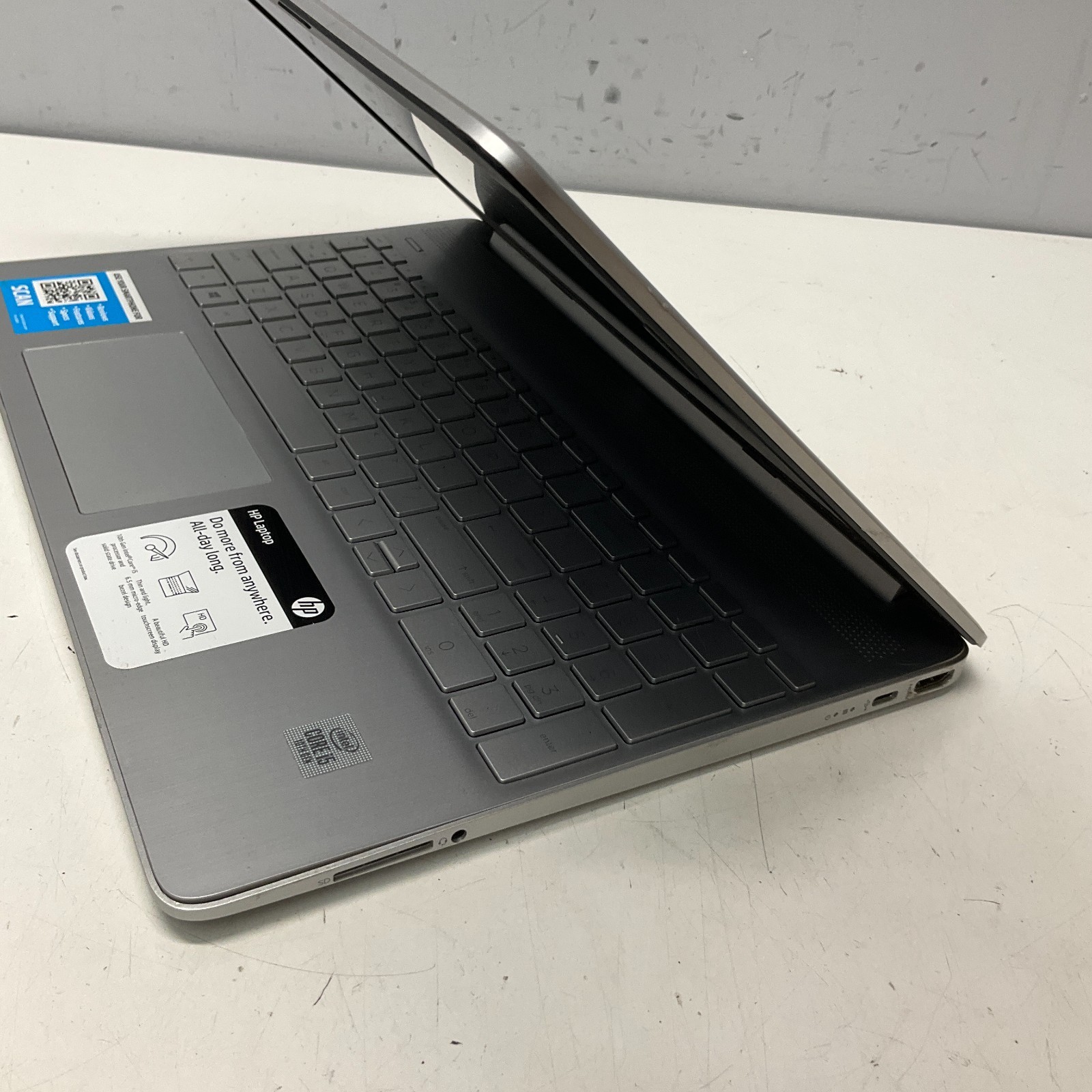 HP Laptop 15-dy1043dx 15.6″ Intel Core i5-1035G1 FOR PARTS ONLY BROKEN LCD
