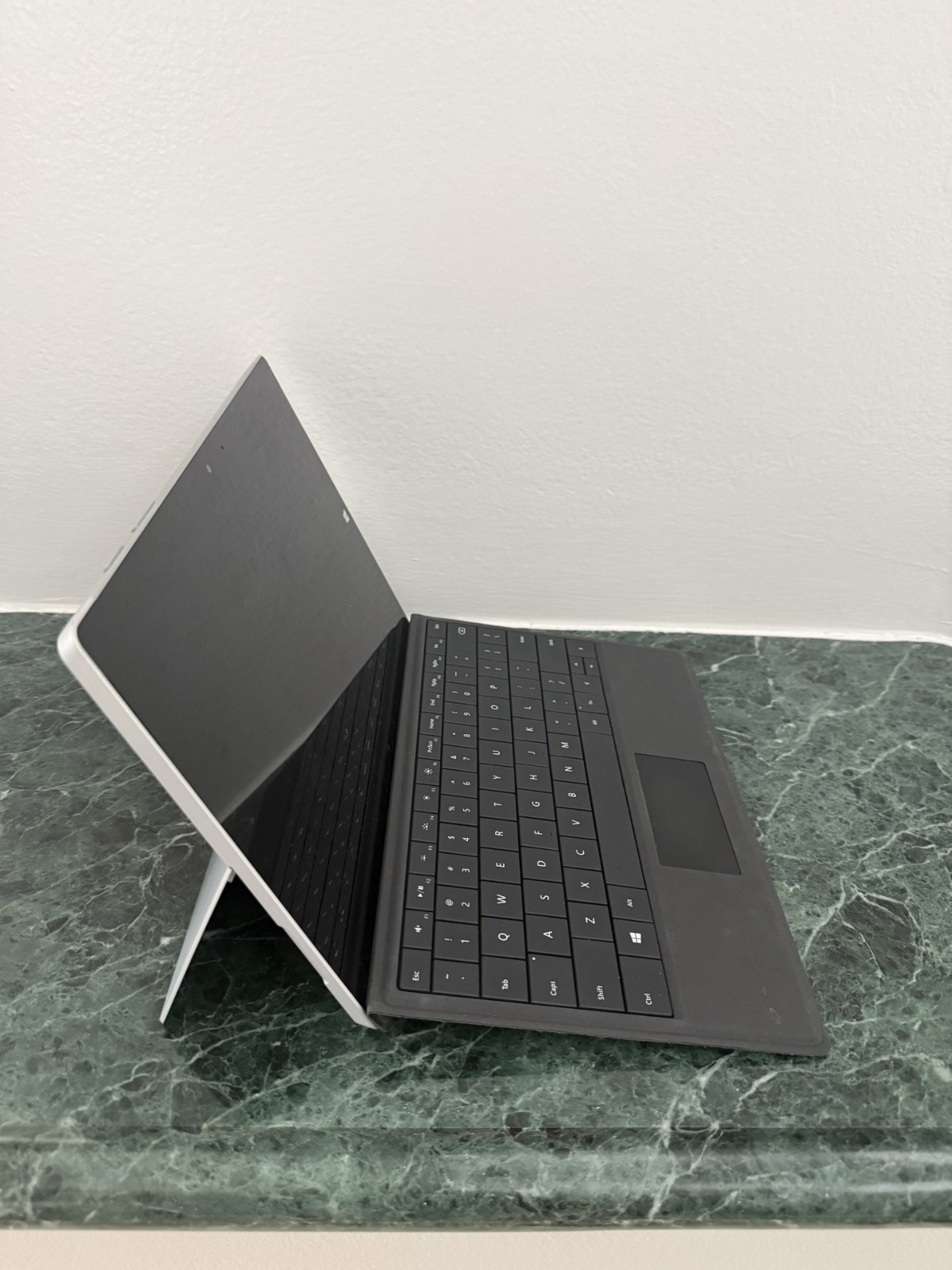 Microsoft Surface Pro 3 | 12.3″ | i5-4300U | 4GB 128GB SSD | Win 11 Home