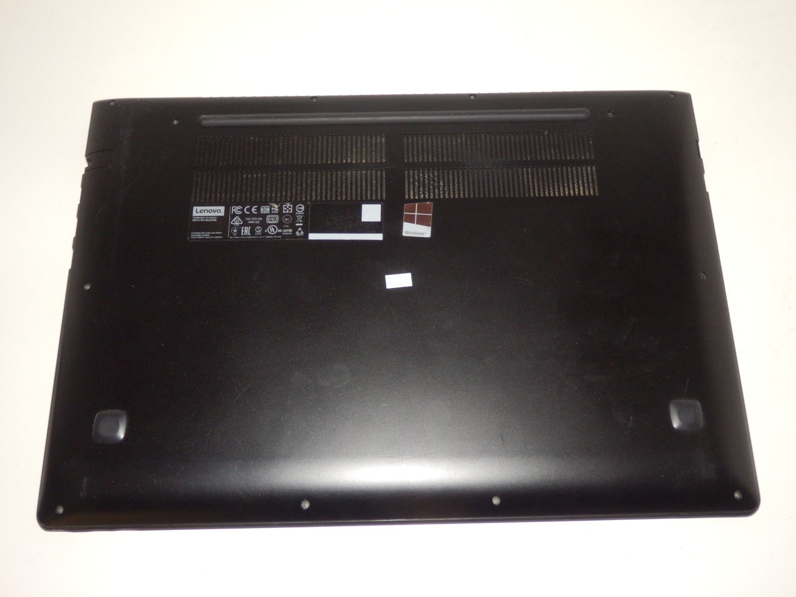 Lenovo IdeaPad 700-15ISK, Intel i5-6300HQ, 8GB Ram 256GB SSD, 15.6″ FHD GTX 950M
