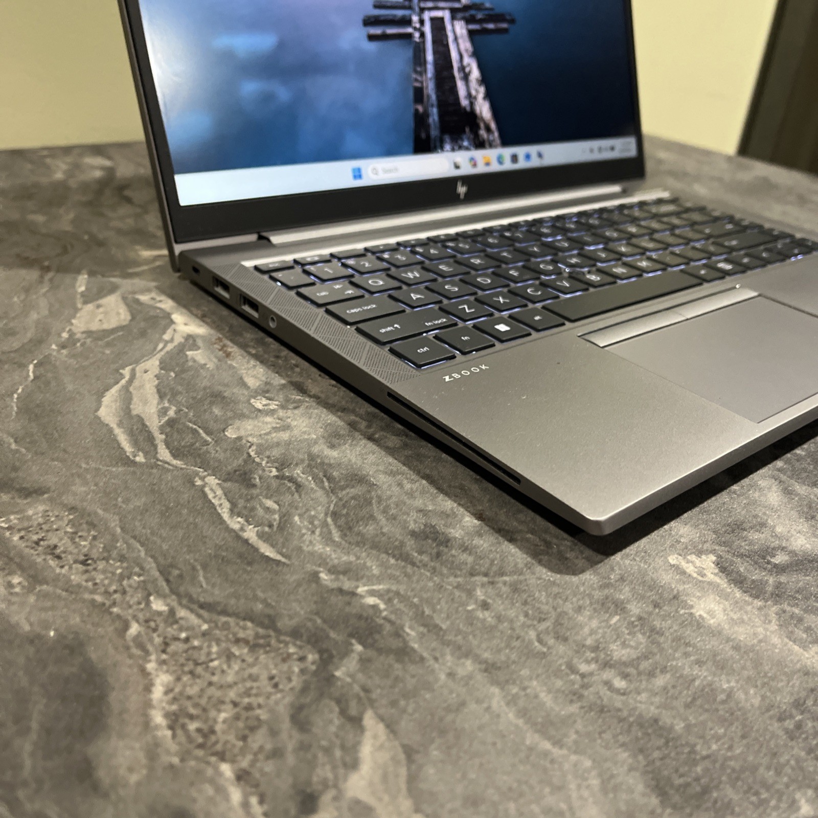 HP ZBook Firefly 14-inch G8 Core i5-1135G7@2.40GHz 256GB SSD 16GB RAM Win 11 Pro