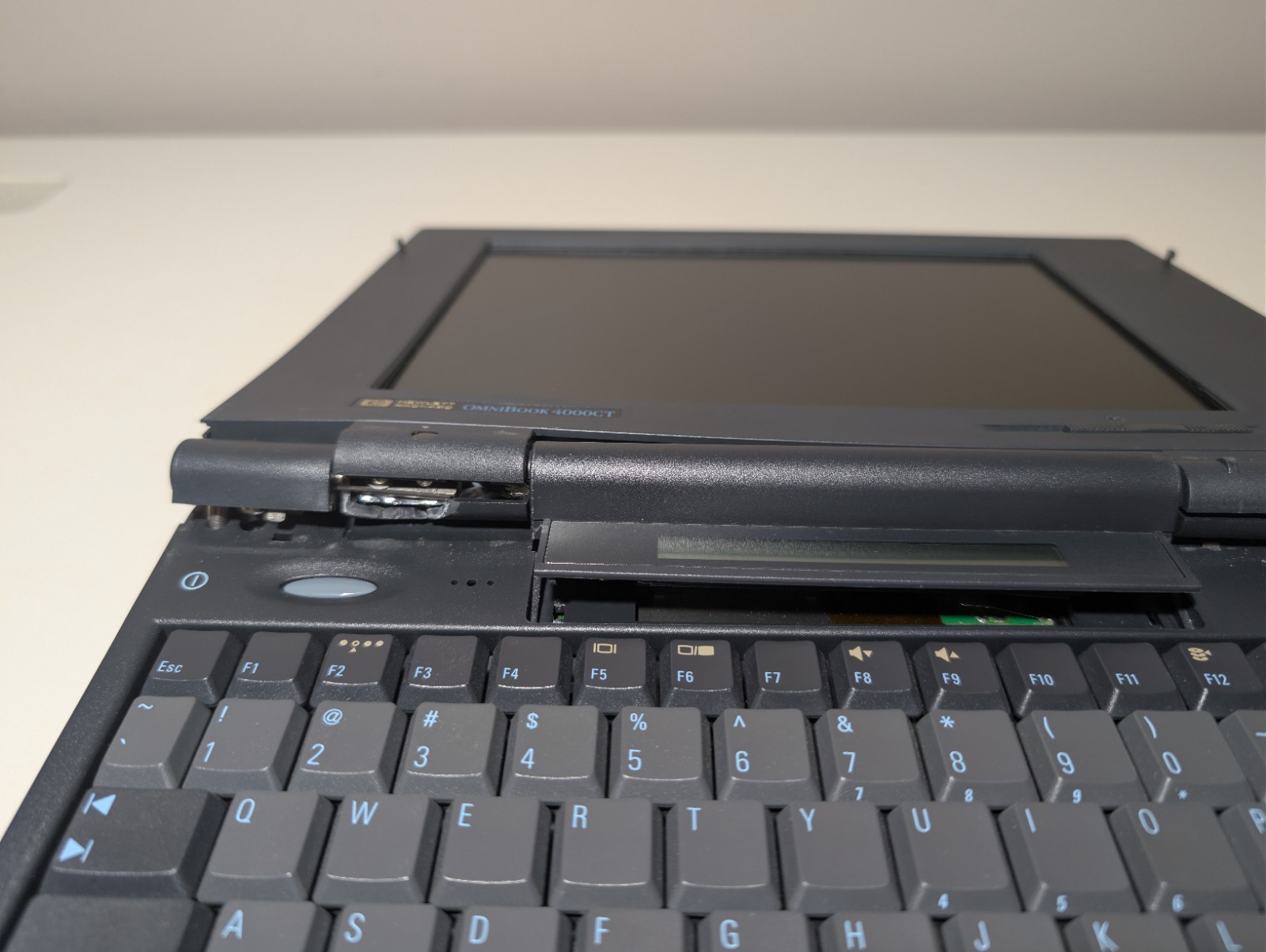 HP OMNIBOOK 4000CT | 486DX2-50Mhz | 16MB RAM | NO HDD Vintage Computing RARE