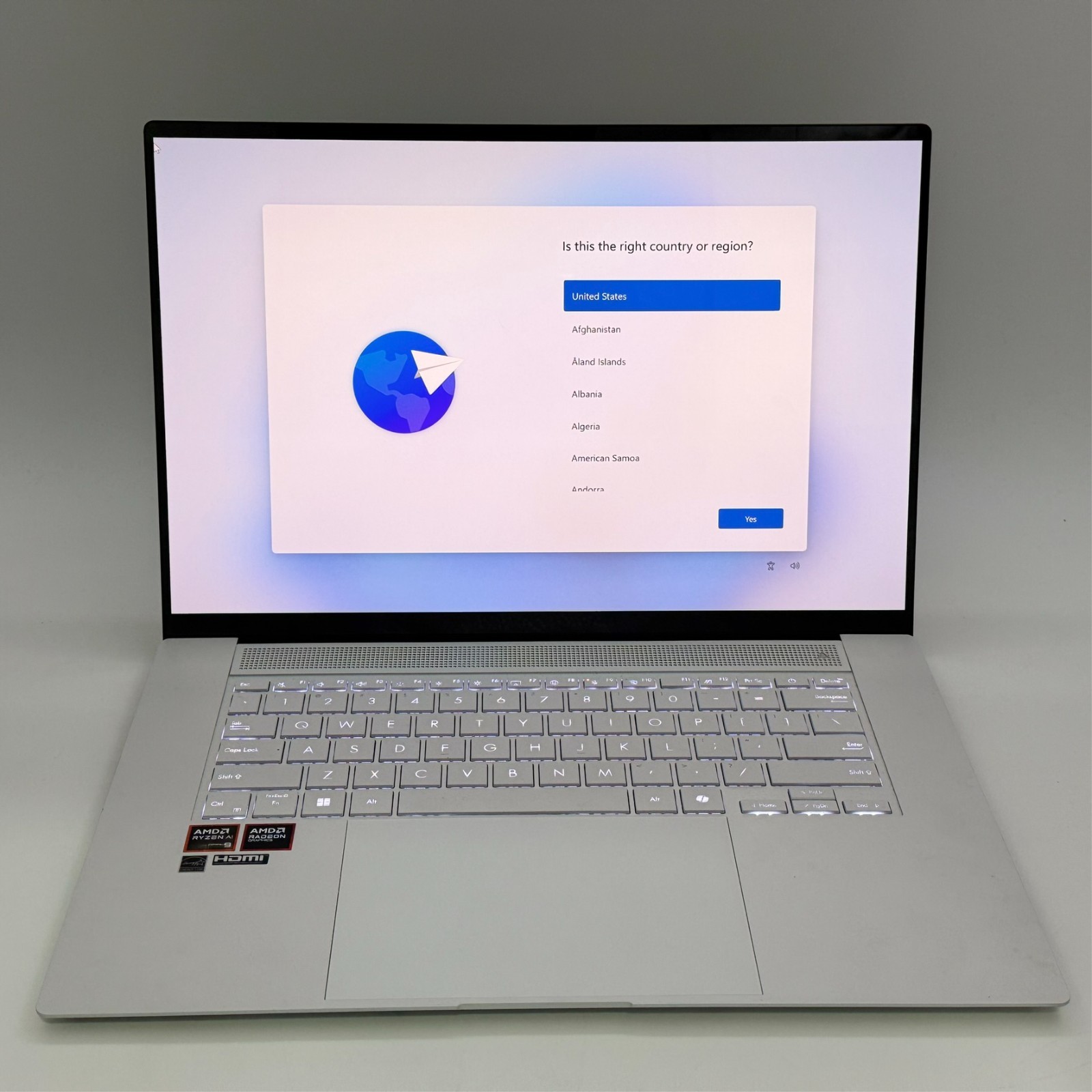 ASUS Zenbook S 16″ 3K OLED AMD Ryzen AI 9 365 24GB 1TB SSD Scandinavian White