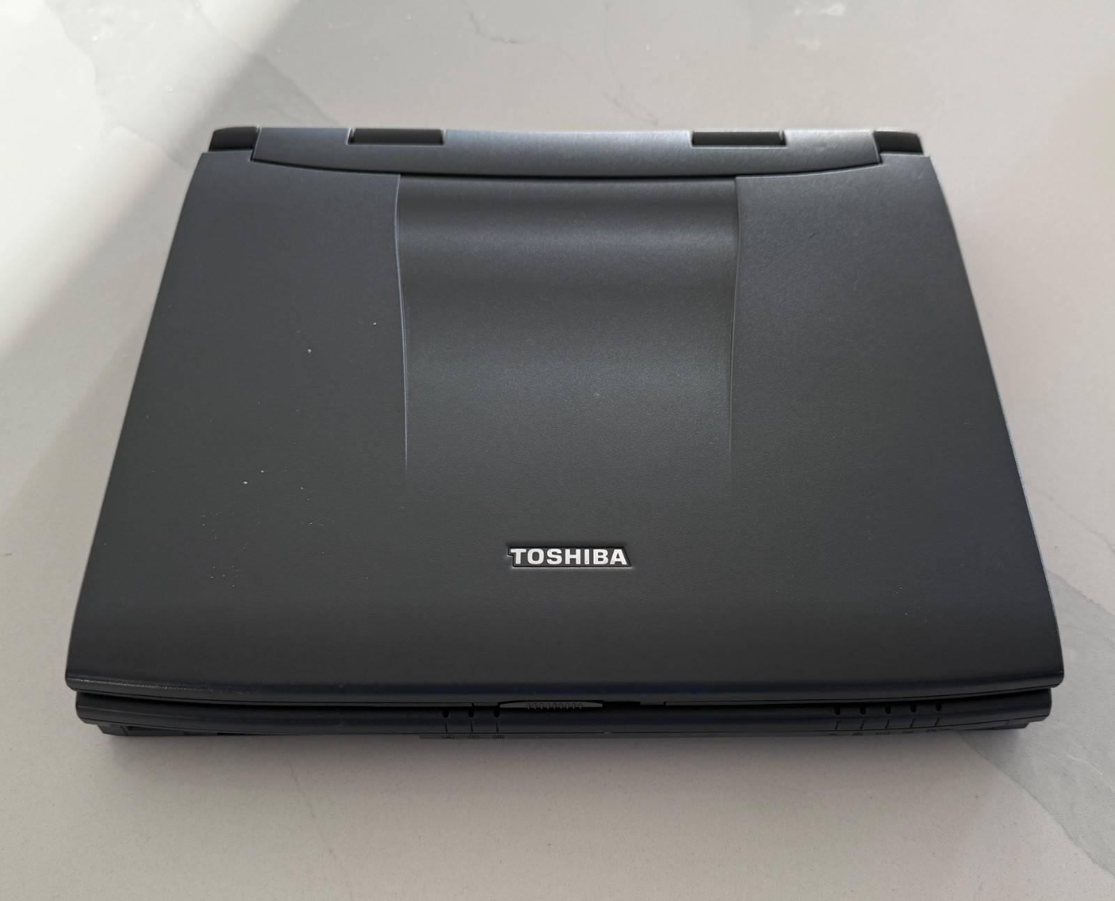 Toshiba Satellite 2520CDS Laptop (Vintage, 1999), AMD K6-2 300 processor