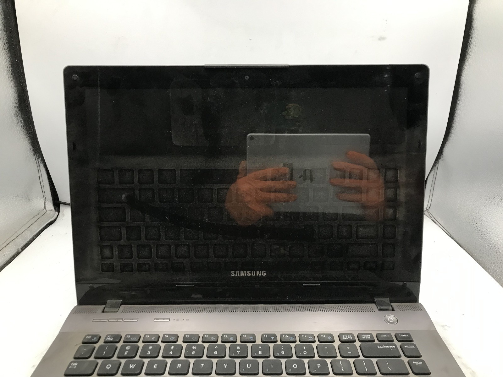 SAMSUNG QX411L – FOR PARTS/REPAIR – INTEL I5 2430M – NO RAM – READ DESCRIP – BB!