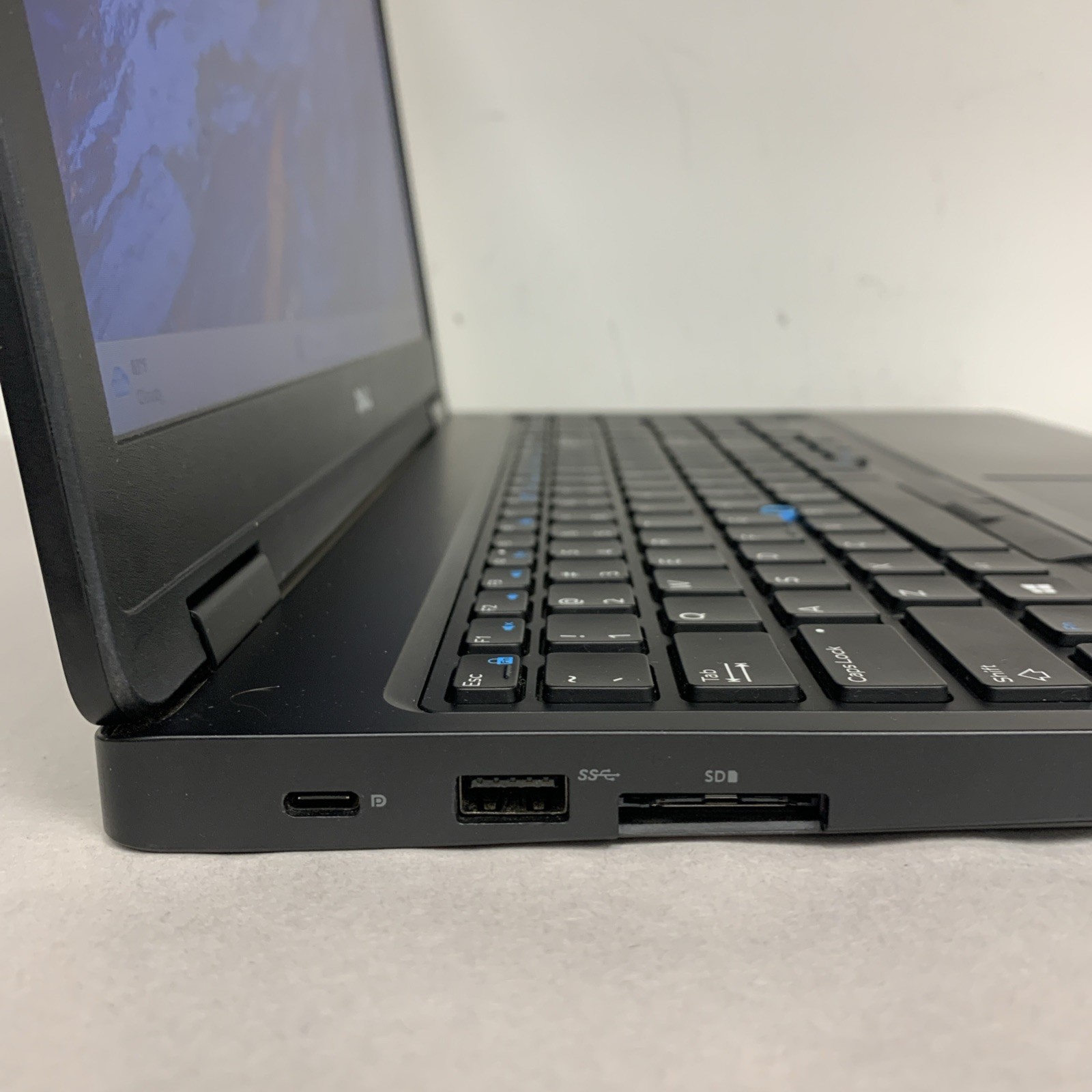 Dell Latitude 5590 Intel i7-8650U 16GB RAM 256GB SSD Win11 Pro
