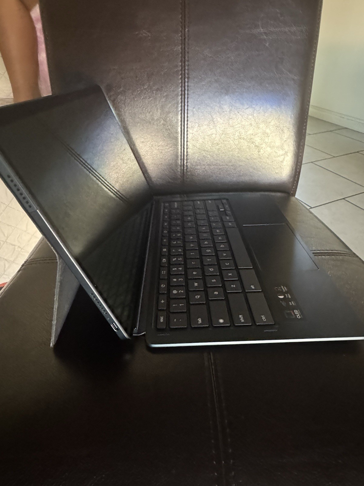 Lenovo IdeaPad Duet 5 Chromebook 2 in 1 Laptop- Full HD- Touchscreen