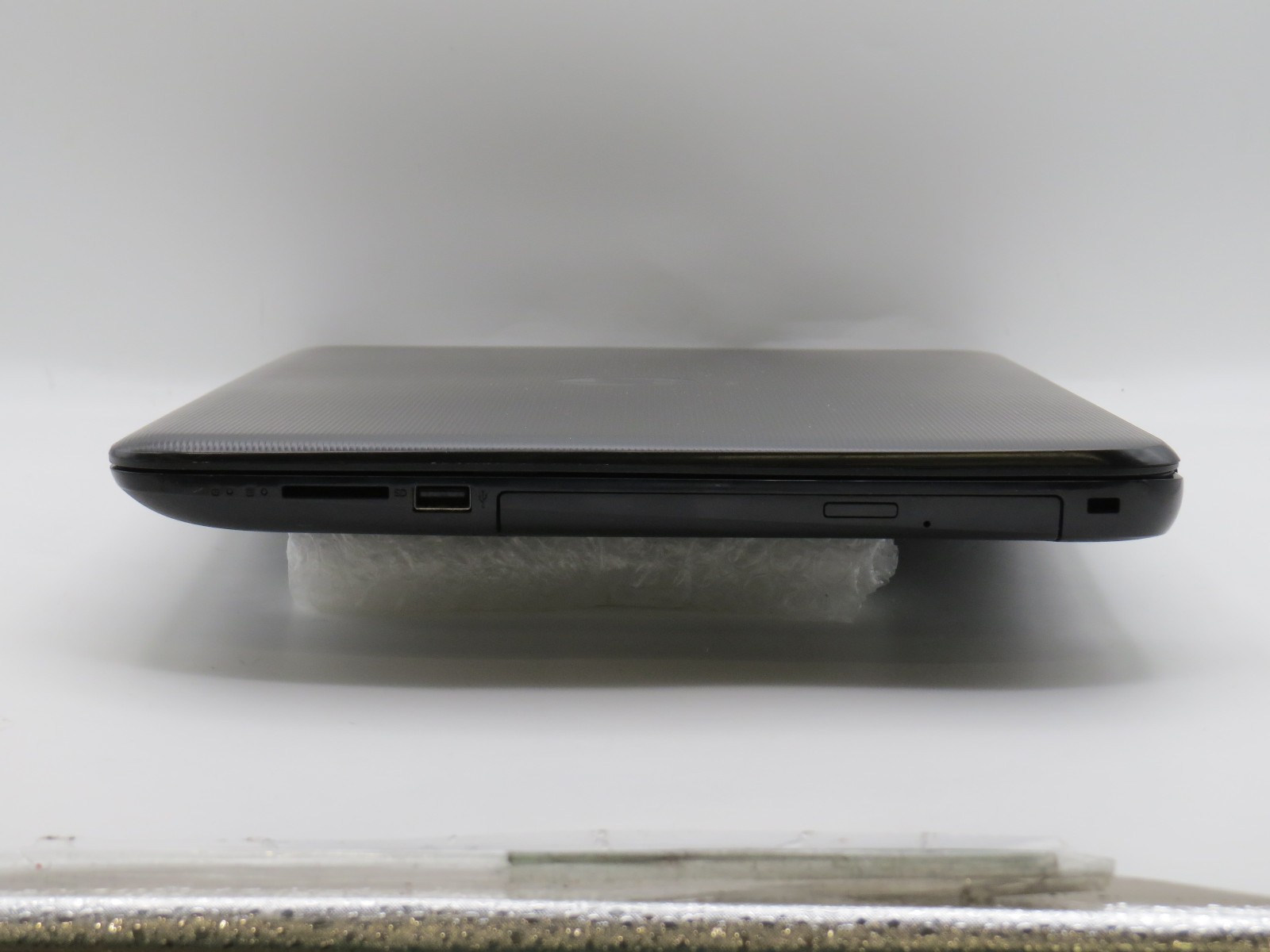 HP Notebook 15 i5-6200U @ 2.3GHz 8GB DDR4 256GB SSD 15.6″ No OS