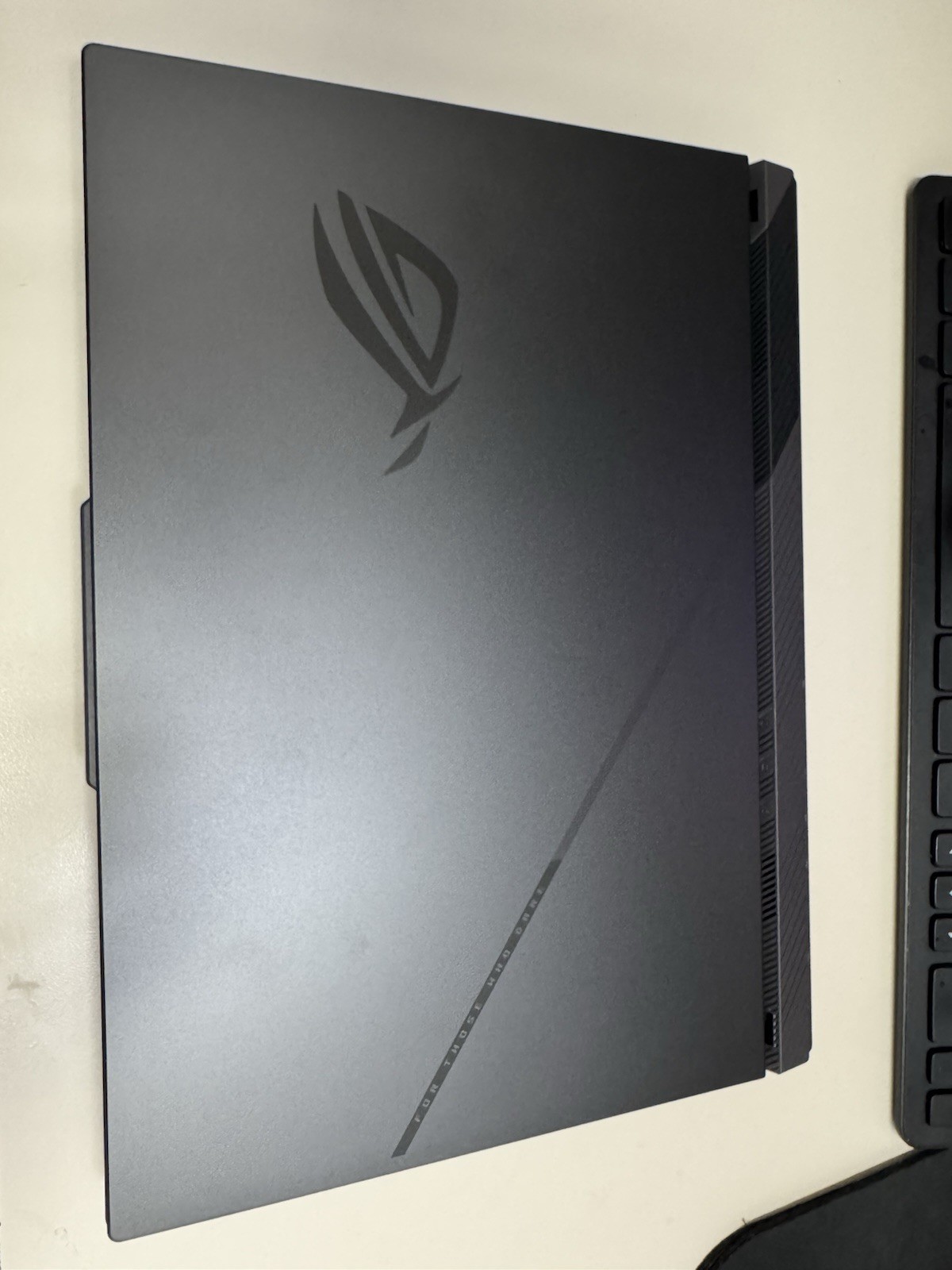 Mint ASUS ROG Strix G 16″ Gaming Laptop Ryzen 9 8940HX 16GB 1TB SSD RTX 5070 Ti