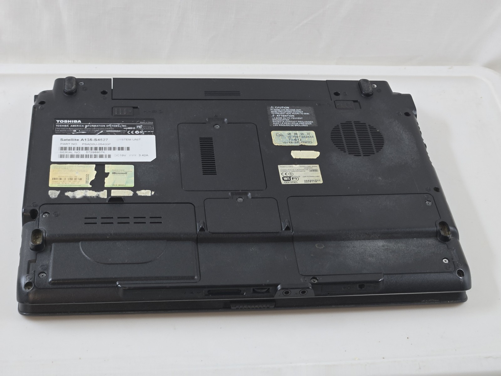 Toshiba Satellite A135-S4527 Laptop / Charger Sold As Parts