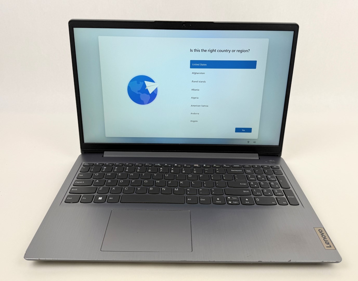 Lenovo 3 15ITL6 15.6″ FHD Touch i5-1135G7 8GB 512GB SSD W11H Laptop – Scratches