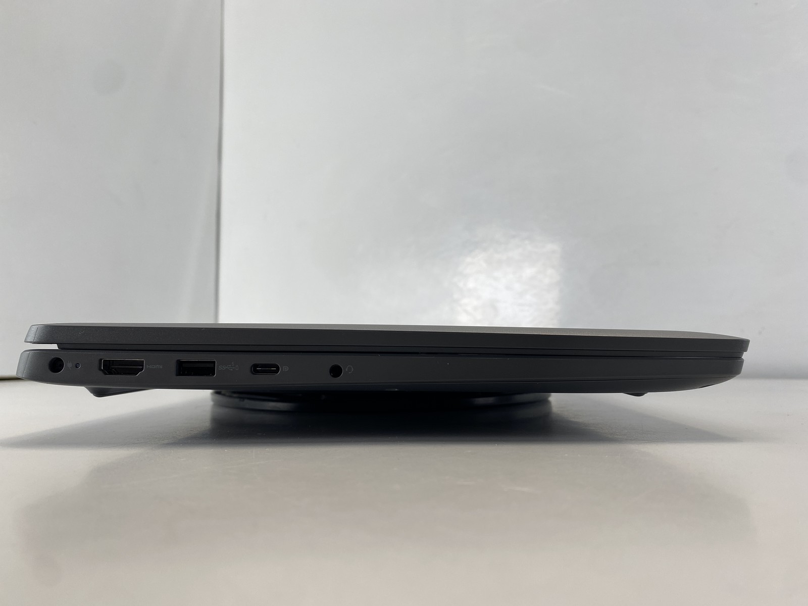 Dell Laptop Latitude 3550 15.6″ Intel Core i5-1335U 256GB – Dark Gray