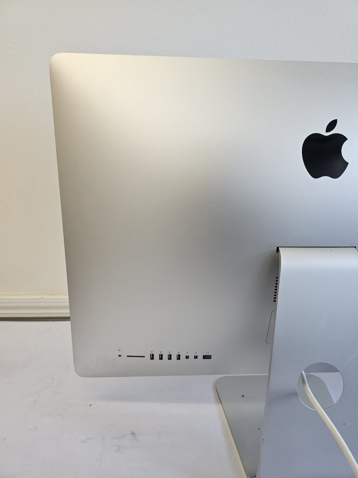 Apple iMac A1419 All-In-One – i5 – 8GB RAM – 1TB SATA – Mac OS Catalina – READ