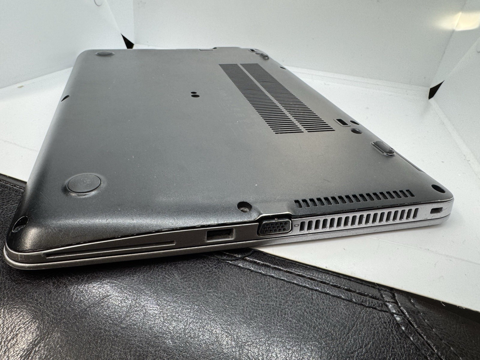 HP Elitebook 840 G3 14” (256GB SSD, Intel Core i7 6th Gen., 2.60 GHz, 8GB)…