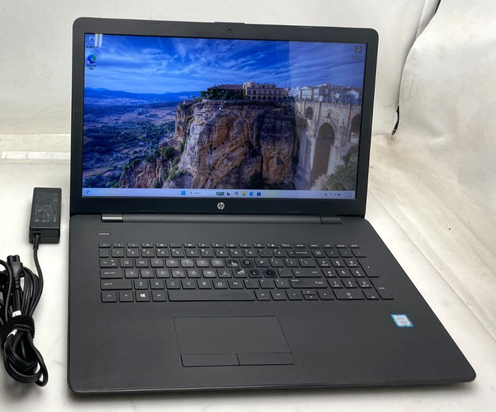 HP NoteBook 17-bs011dx 17.3″ HD+ i5-7200U 8gb Ram 250gb SSD W11 90% Bttry