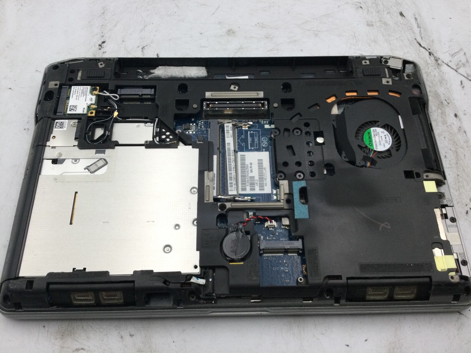 DELL LATITUDE E6330 – FOR PARTS – INTEL CORE I5 – NO RAM – READ DESCRIPTION – BB
