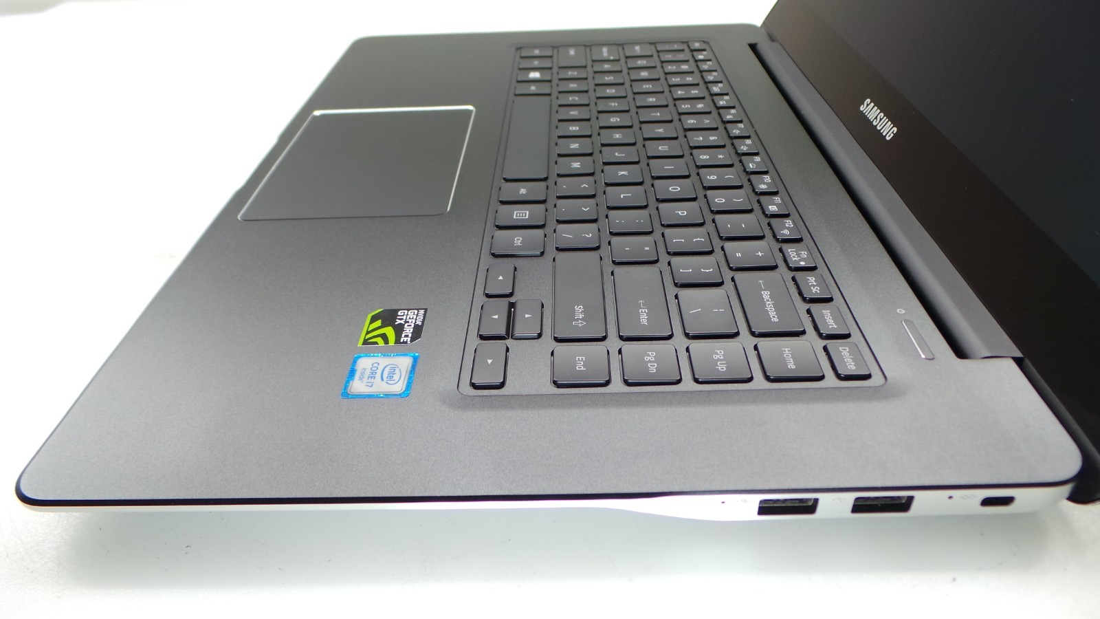 Samsung Notebook NP940Z5L | 15.6″ | i7-6700HQ | 8GB 256GB SSD | Touchscreen