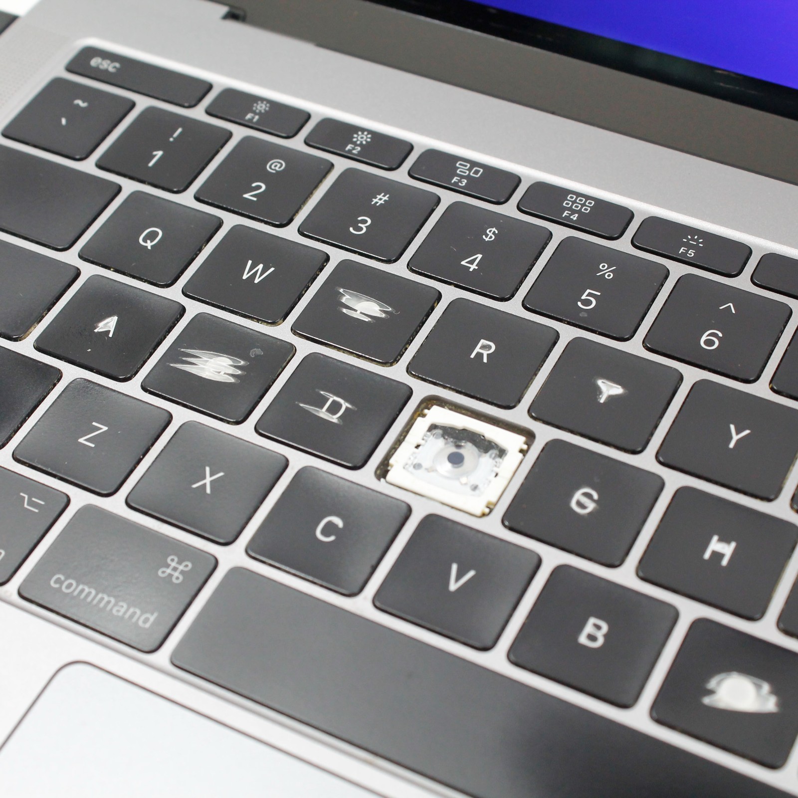Apple MacBookPro 13″ 8GB 256GB (Mid 2017) i5-7360U No Touch Bar – Silver