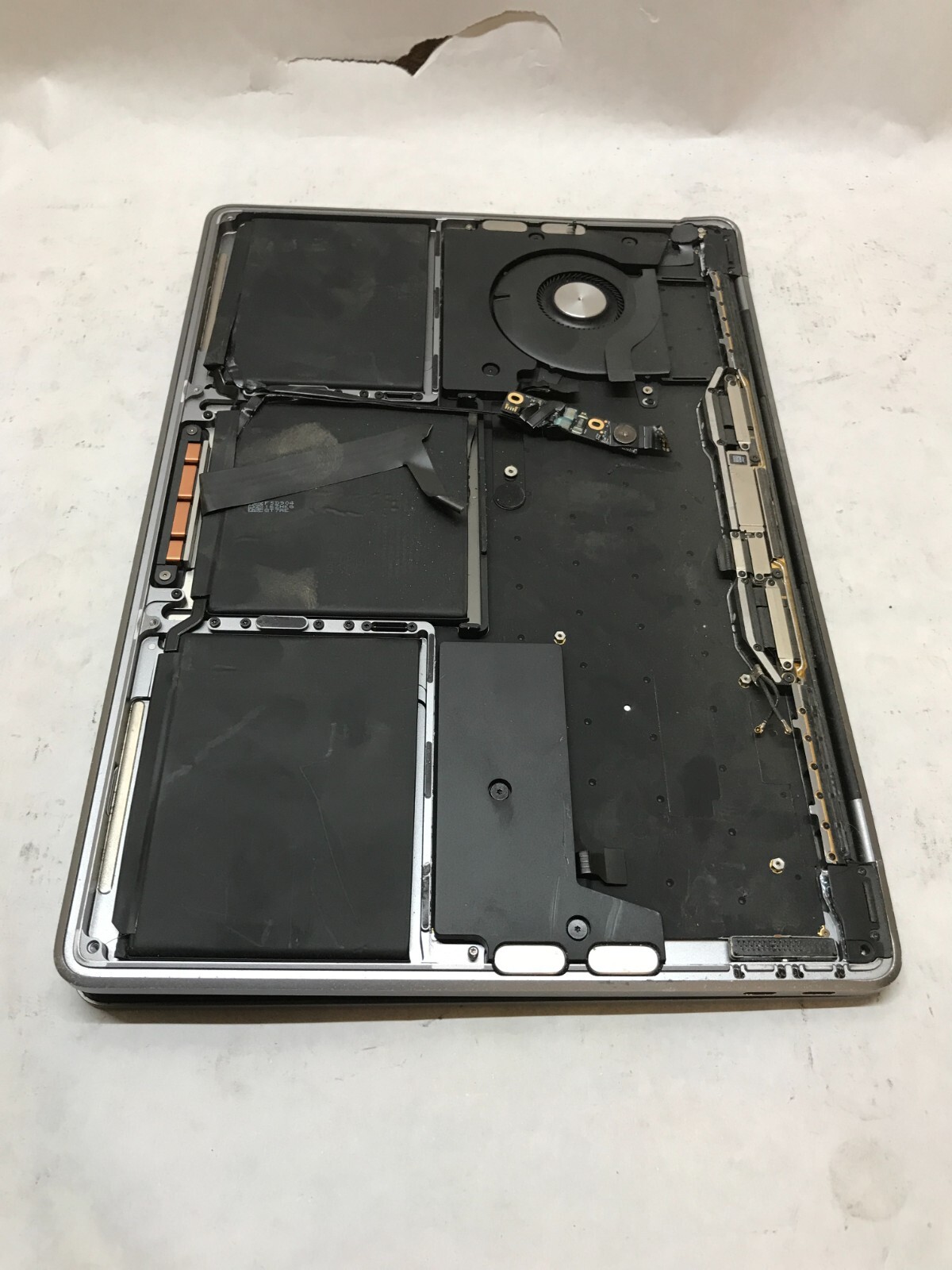 Apple MacBook Pro 2016 A1708 Chassis NO MOTHERBOARD For Parts No Battery – -DW