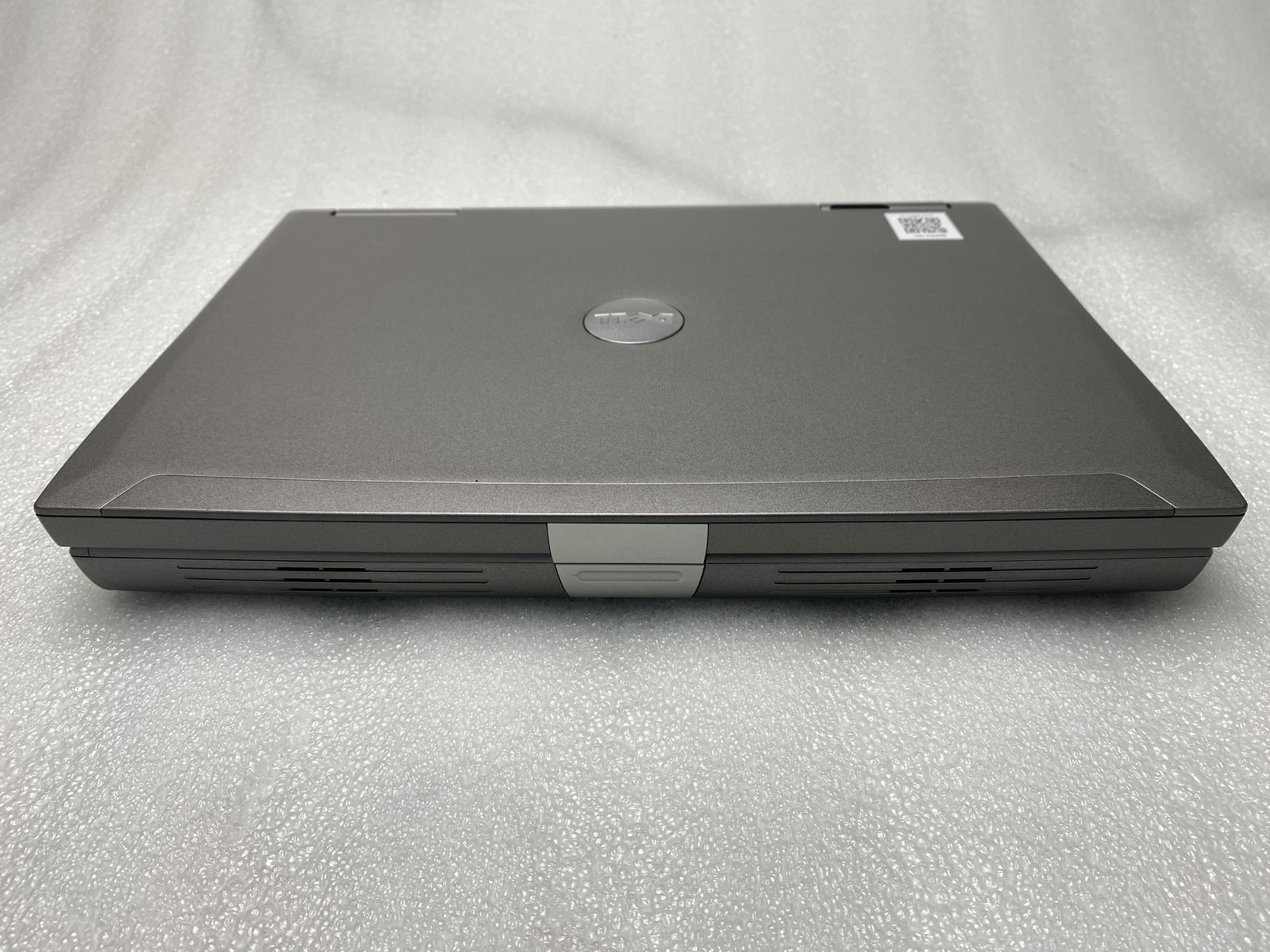 Dell Latitude D810 Intel Pentium M 1.86GHz 1024MB RAM No HDD/OS No BATT