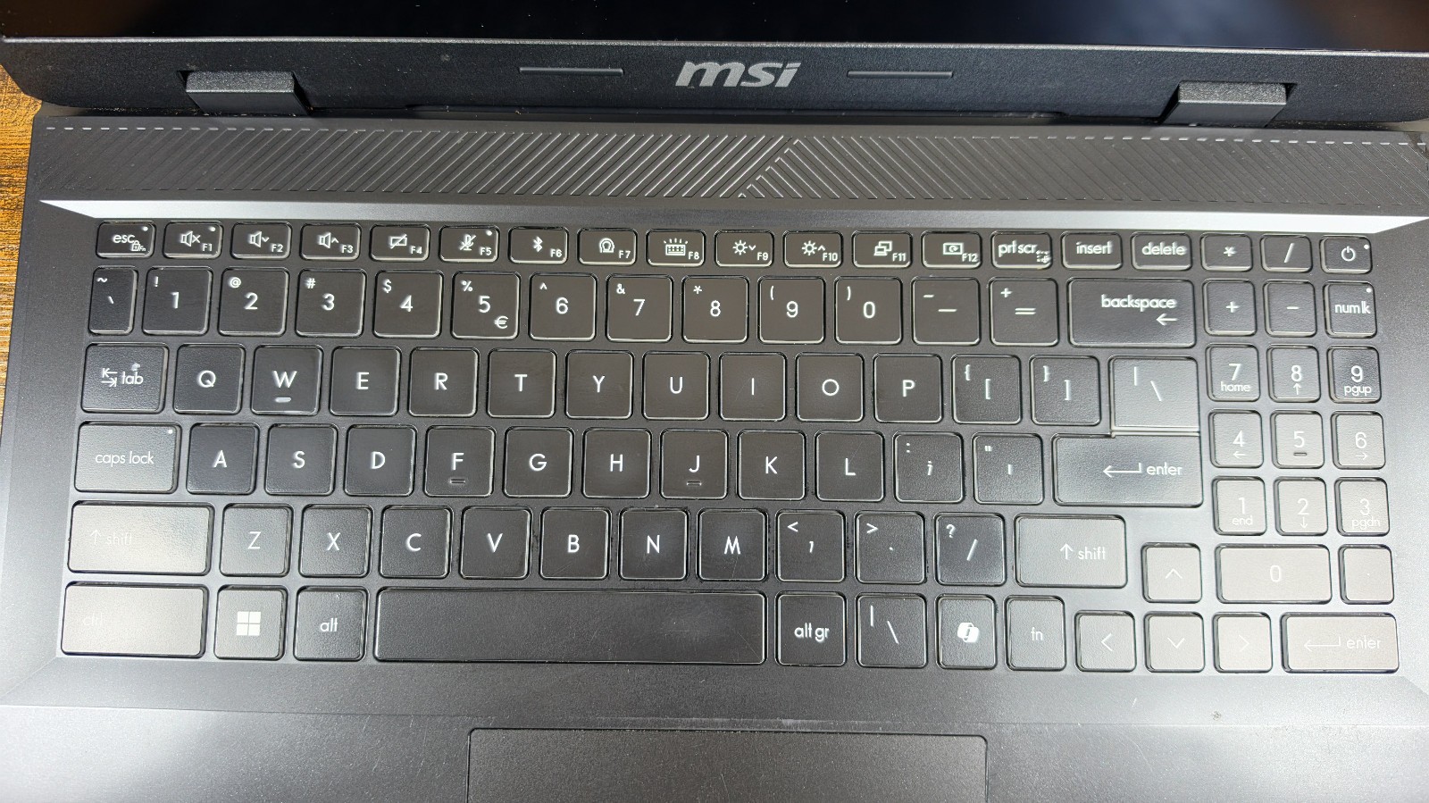 MSI CreatorPro M16 – 16″ FHD+ 144Hz – i7-14650HX – RTX 3000 – 32/1TB – ***READ**