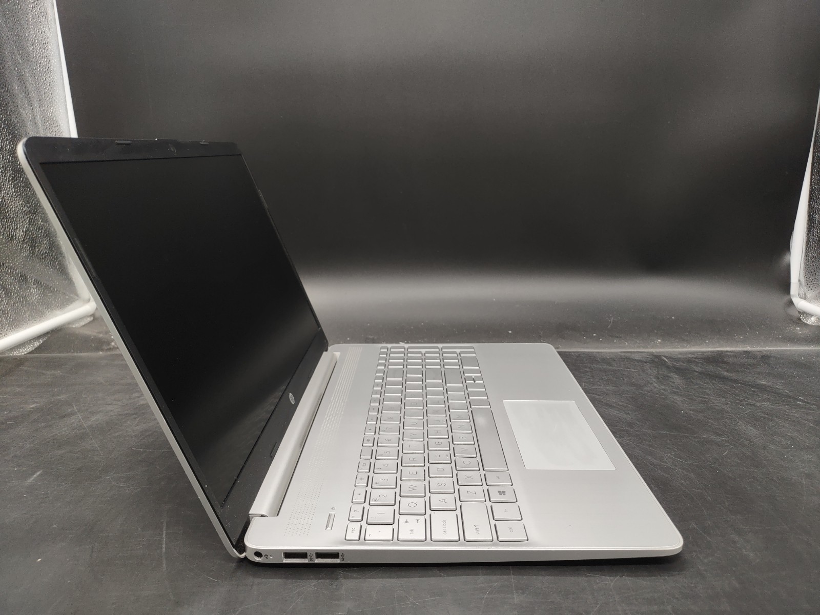 HP Laptop 15-dy1036nr i5 1035G1 @ 1.00GHz 8GB RAM 256GB NVME NO OS