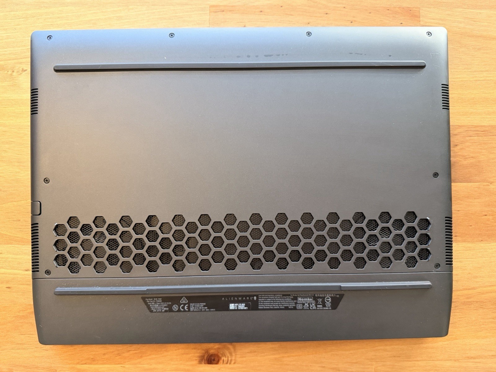 Alienware m17 R5 AMD Gaming Laptop Ryzen 9 6900HX Bundle