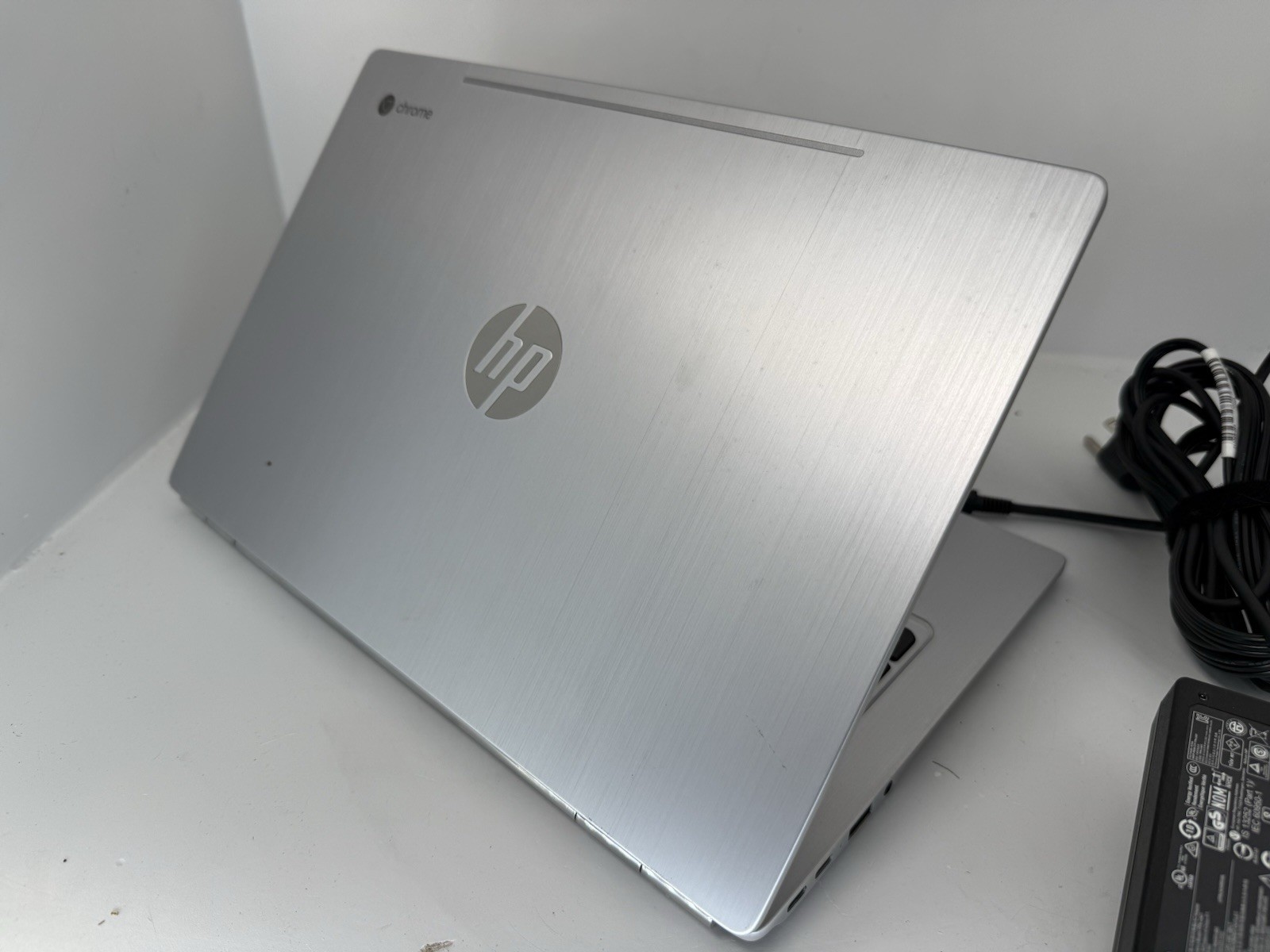 HP Chromebook 8GB RAM 128GB eMMC B&O Sound USB-C HP charger