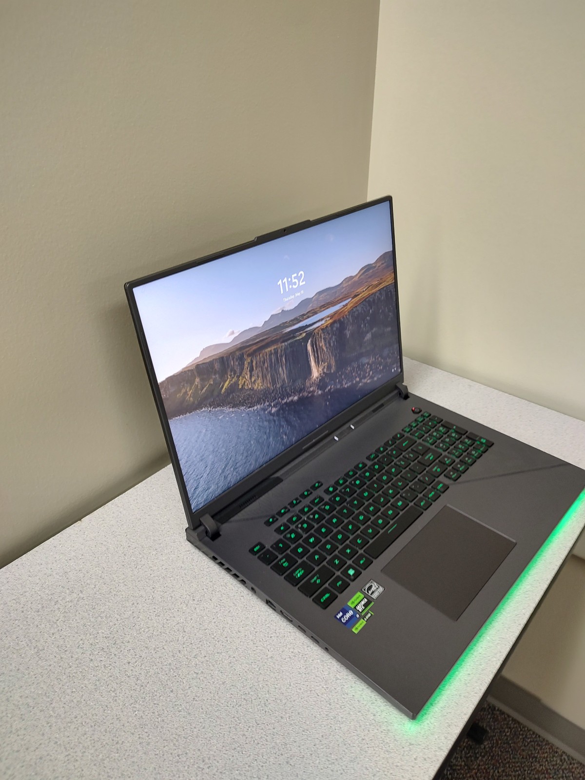 ASUS ROG Strix G814JVR-IS96 2024 18″ i9-14900HX 16GB 1TB NVME WIFI 7 upgrade