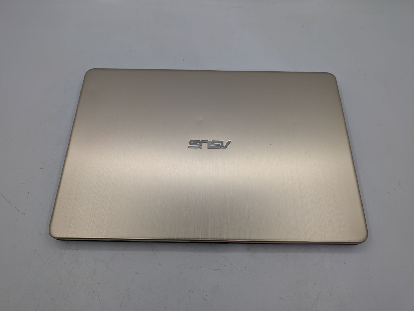 Asus F505ZA-DB31 15.6″ Screen AMD Ryzen 3 2200U 2.50 GHz 4GB RAM Gold Laptop