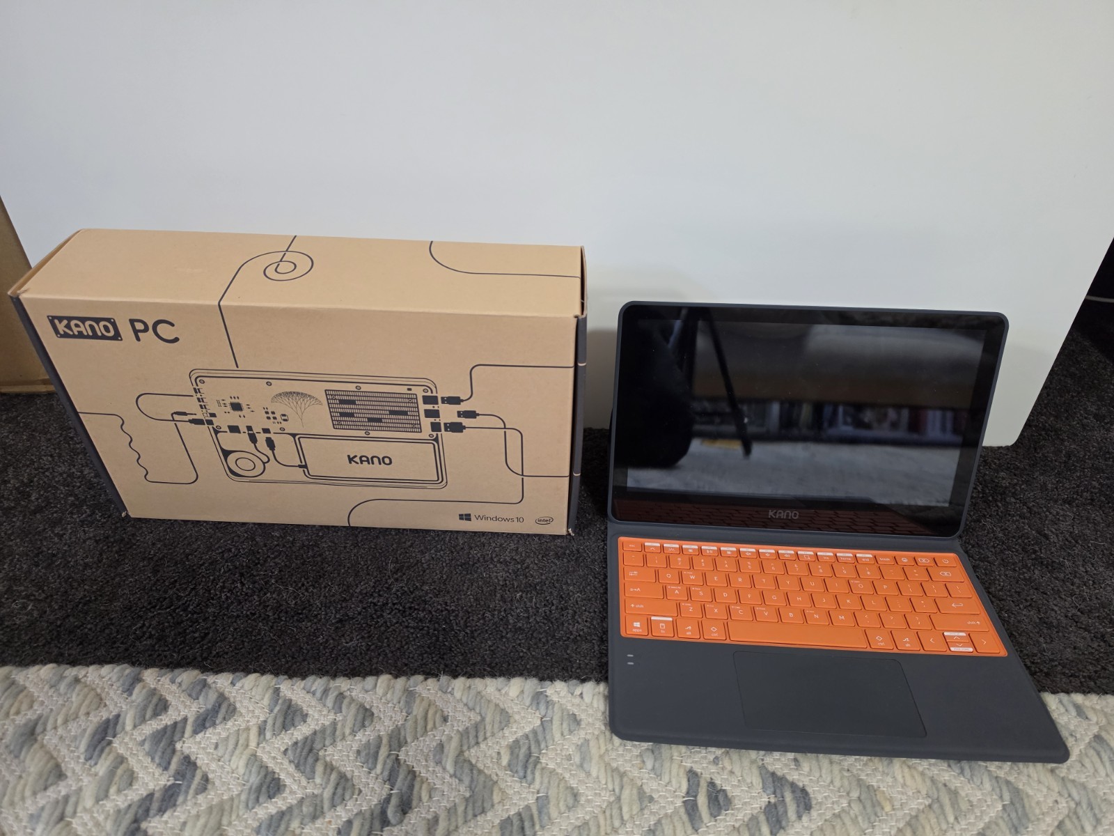 Kano PC – 11.6″ Touch-Screen Laptop/Tablet 1.10GhZ 4GB 64GB – AC Power only