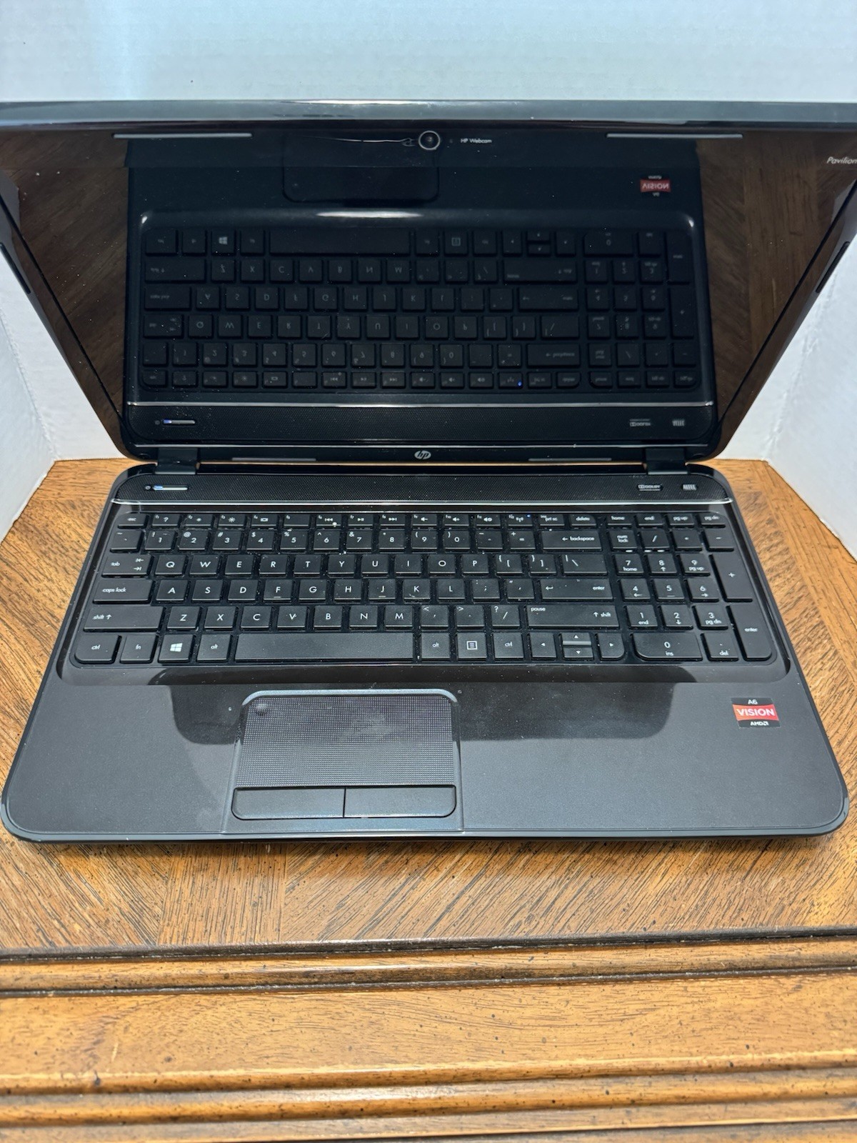 HP 2000-2d19wm 15.6in. (320GB, AMD E Series Dual-Core, 1.3GHz, 4GB) + Charger