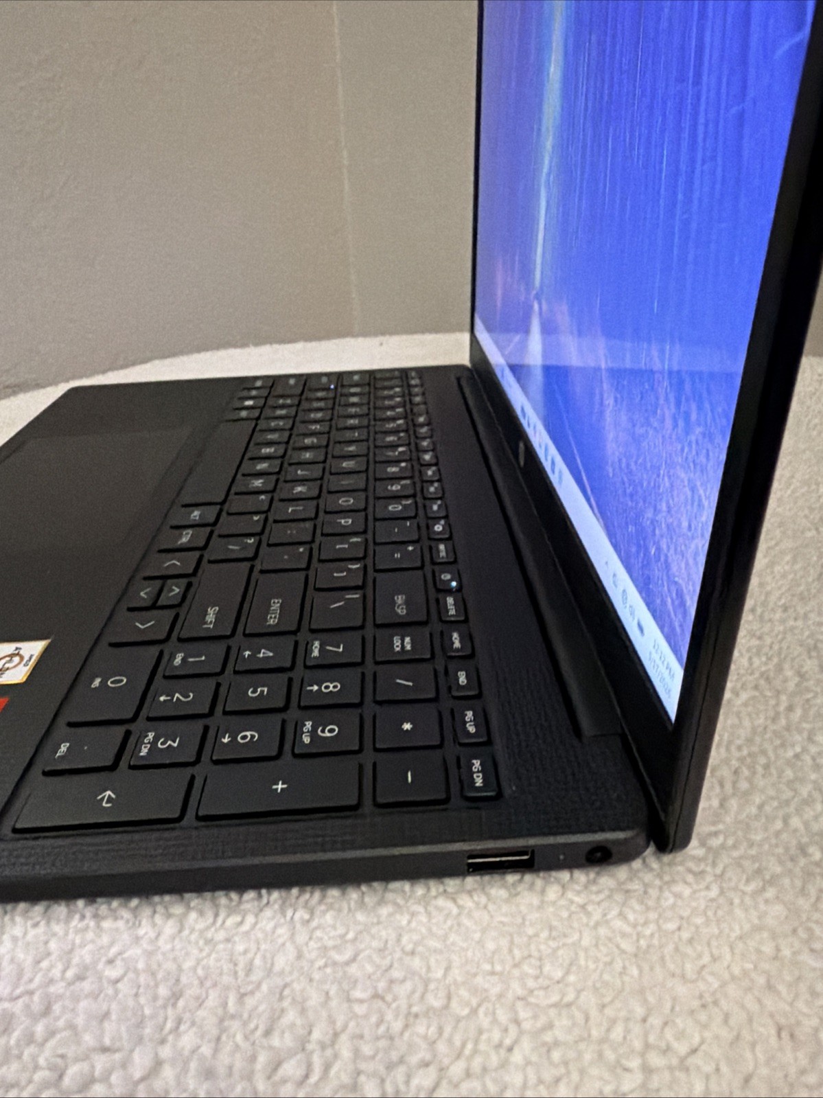 HP Laptop 15-fc0047nr AMD 2.4GHz – 256 SSD -8GB Ram Window 11 Mint Condition