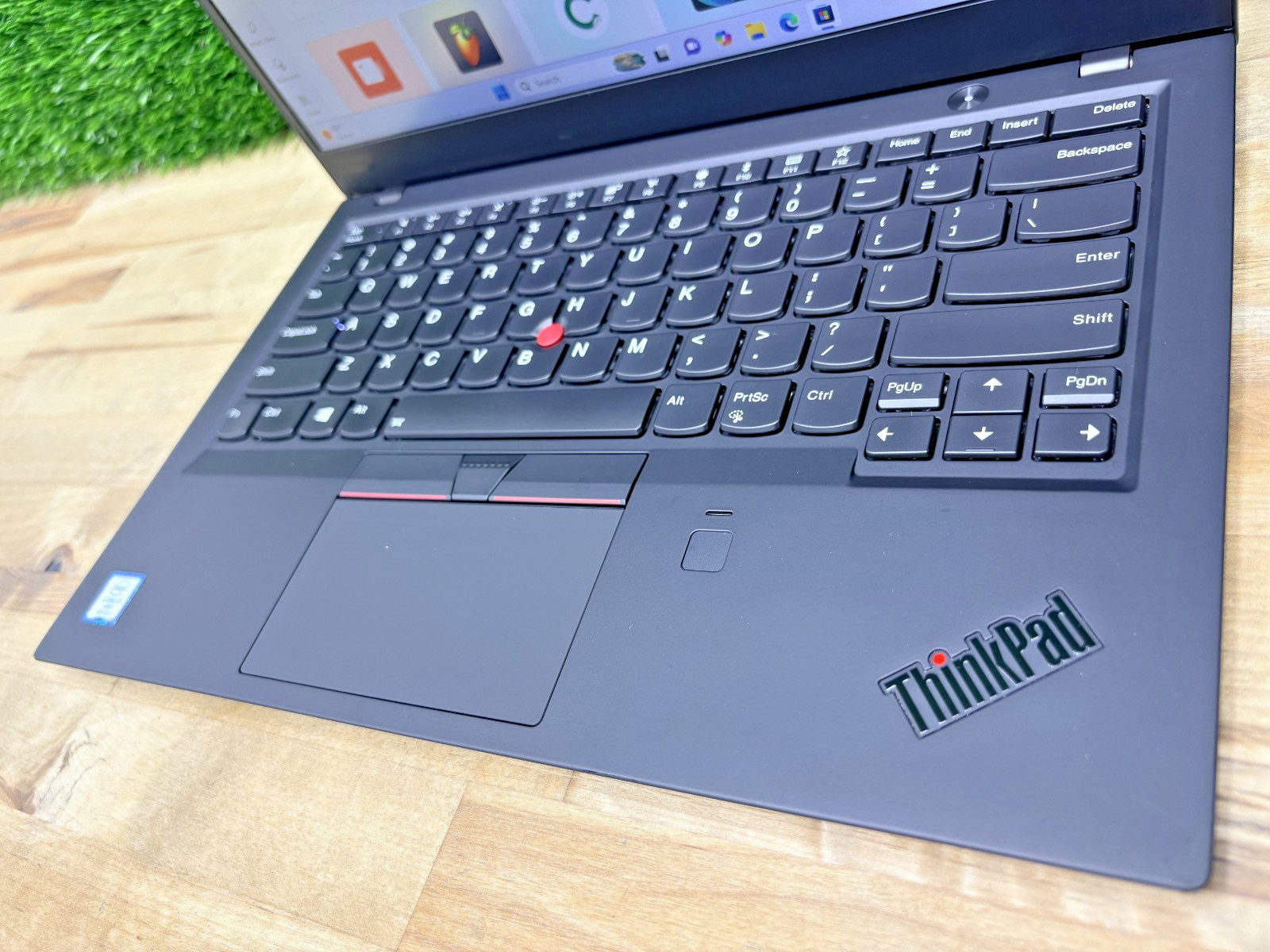 Lenovo ThinkPad X1 Carbon Gen 6 Intel i7-8th Gen 16GB RAM 256GB SSD Win 11 Pro*