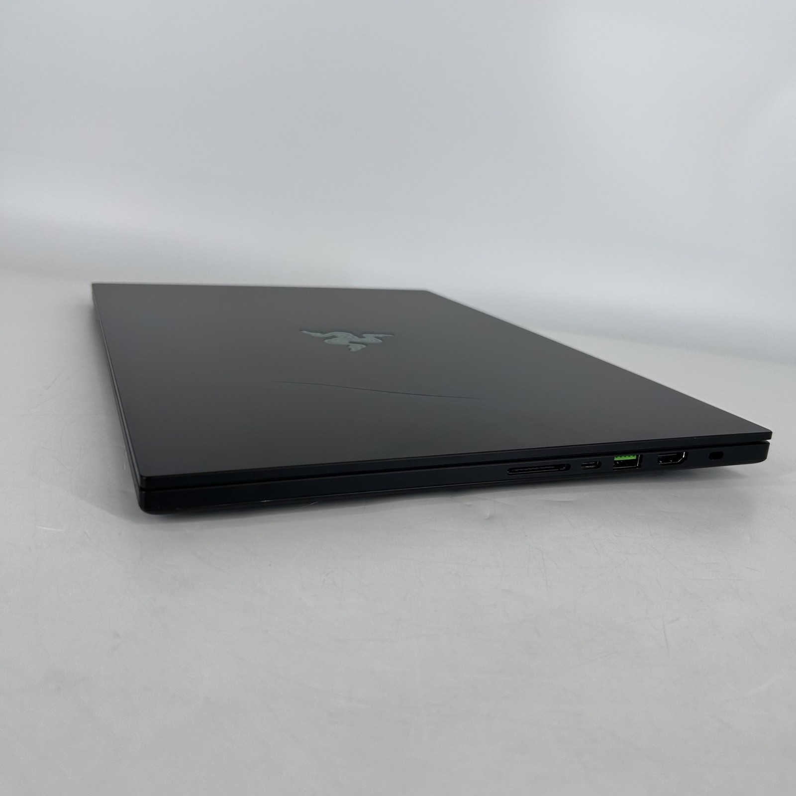 Razer Blade 16 Black 240Hz QHD+ 2.0 GHz Ryzen AI 9 HX 370 64GB 2TB/2TB RTX 5090